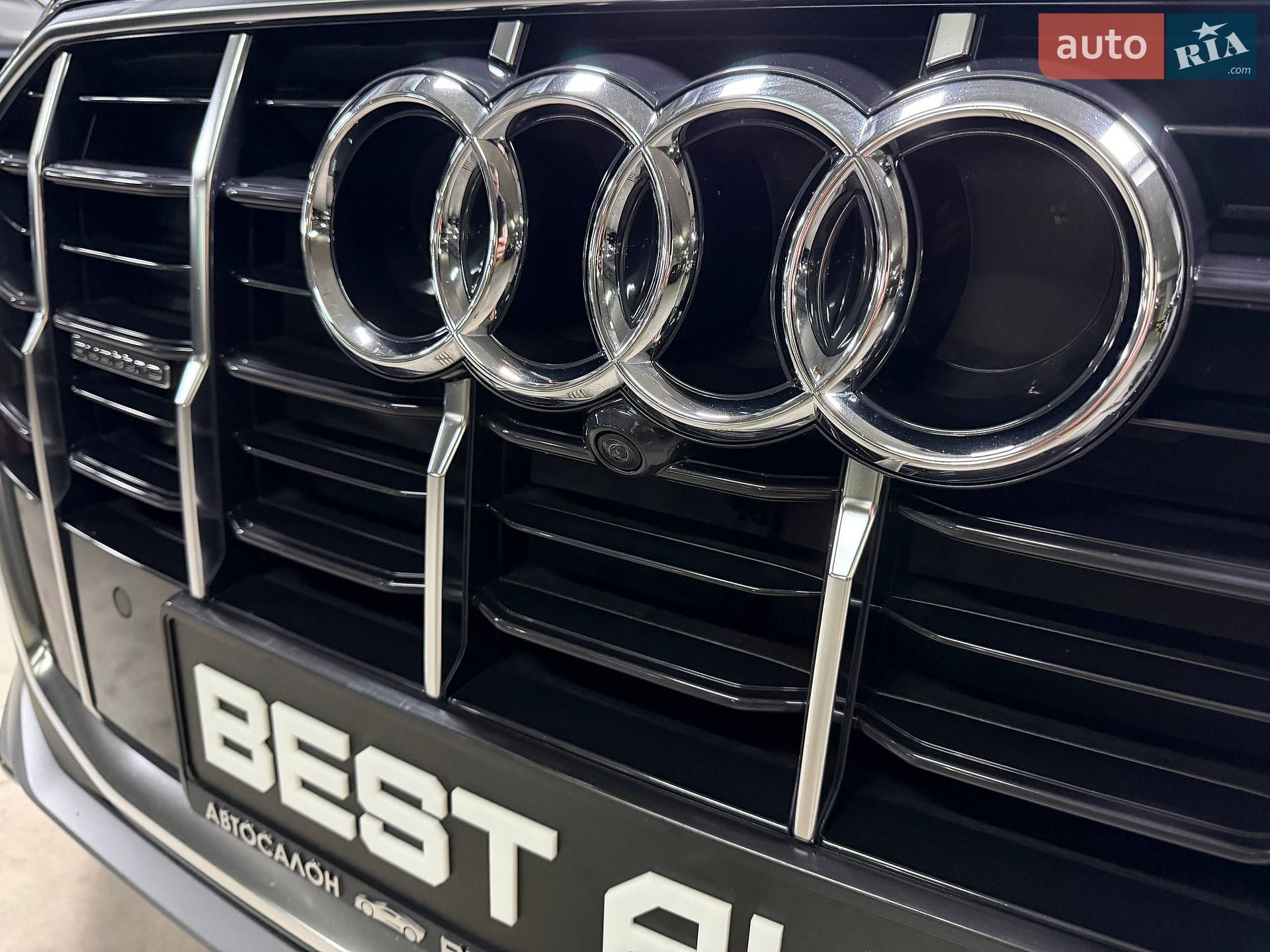 Audi Q7 2021 VIN WAUZZZ4M0ND009955 фото оголошення 25 з 102