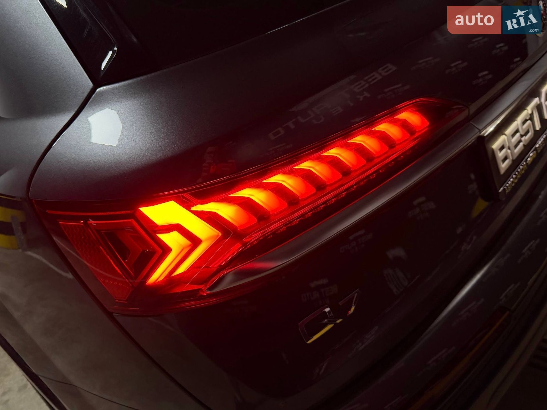 Audi Q7 2021 VIN WAUZZZ4M0ND009955 фото оголошення 33 з 102
