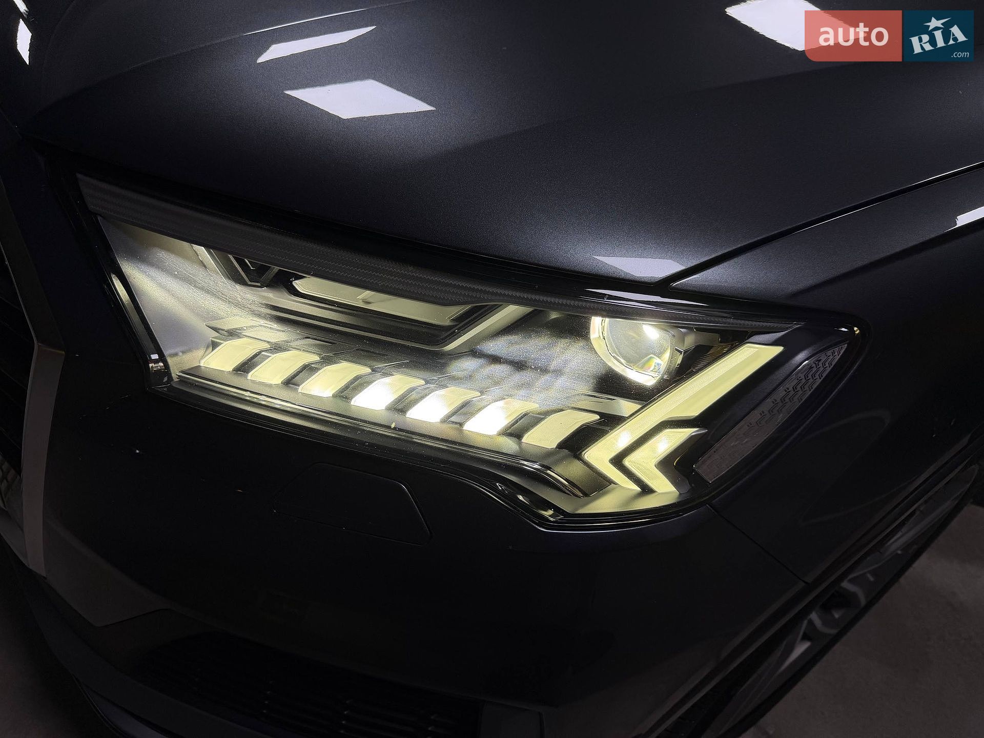 Audi Q7 2021 VIN WAUZZZ4M0ND009955 фото оголошення 32 з 102