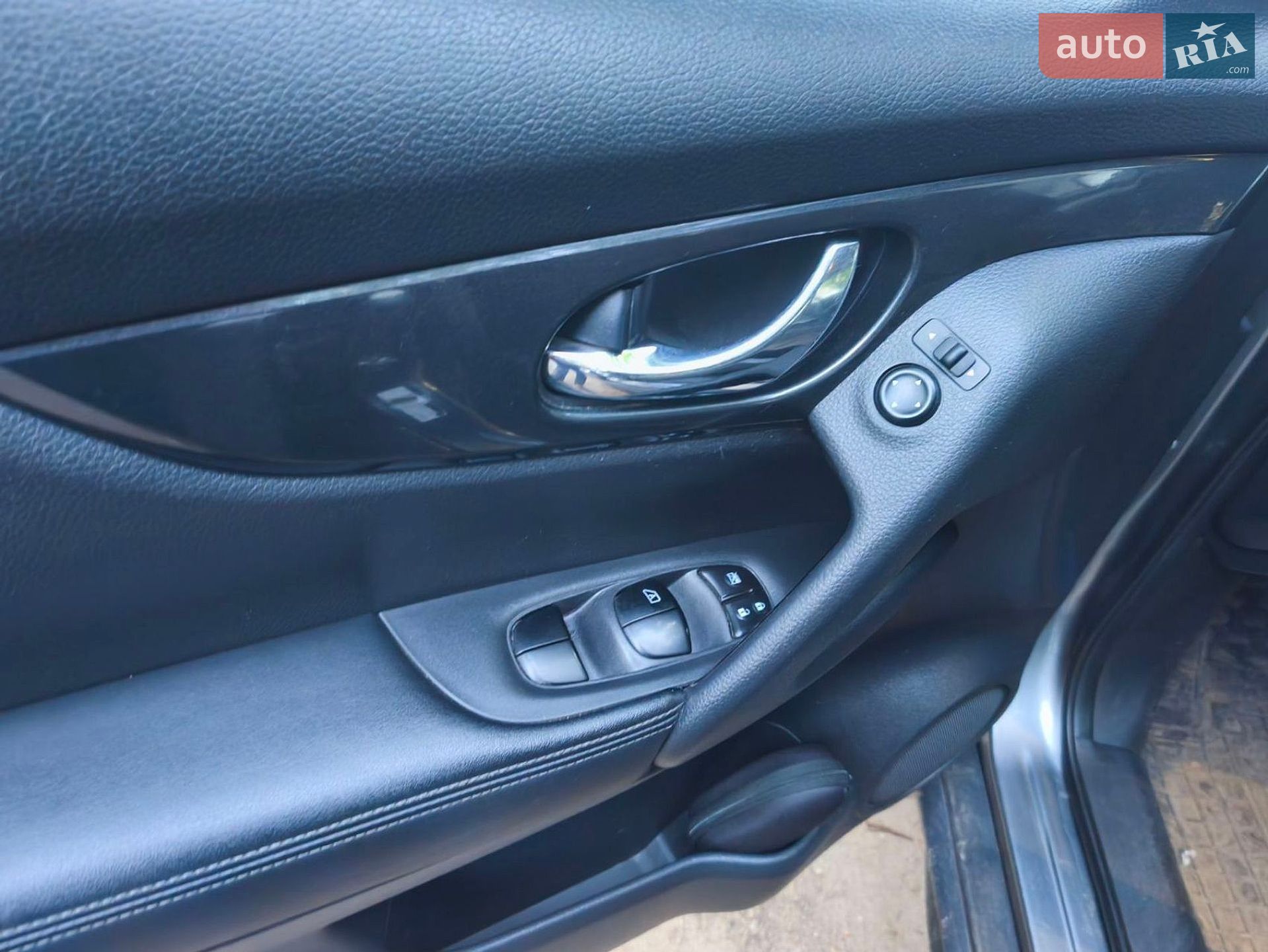 Nissan Rogue 2017 VIN KNMAT2MV0HP614160 фото оголошення 6 з 11