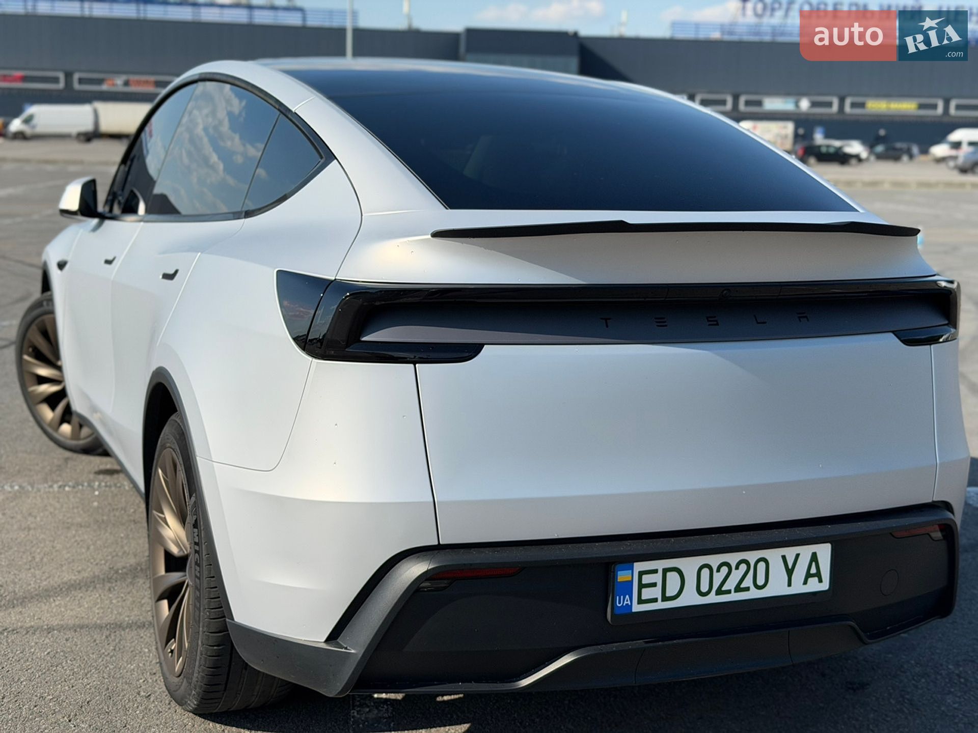 Tesla Model Y 2025 VIN 7SAYGDEE5TA391226 фото оголошення 3 з 18