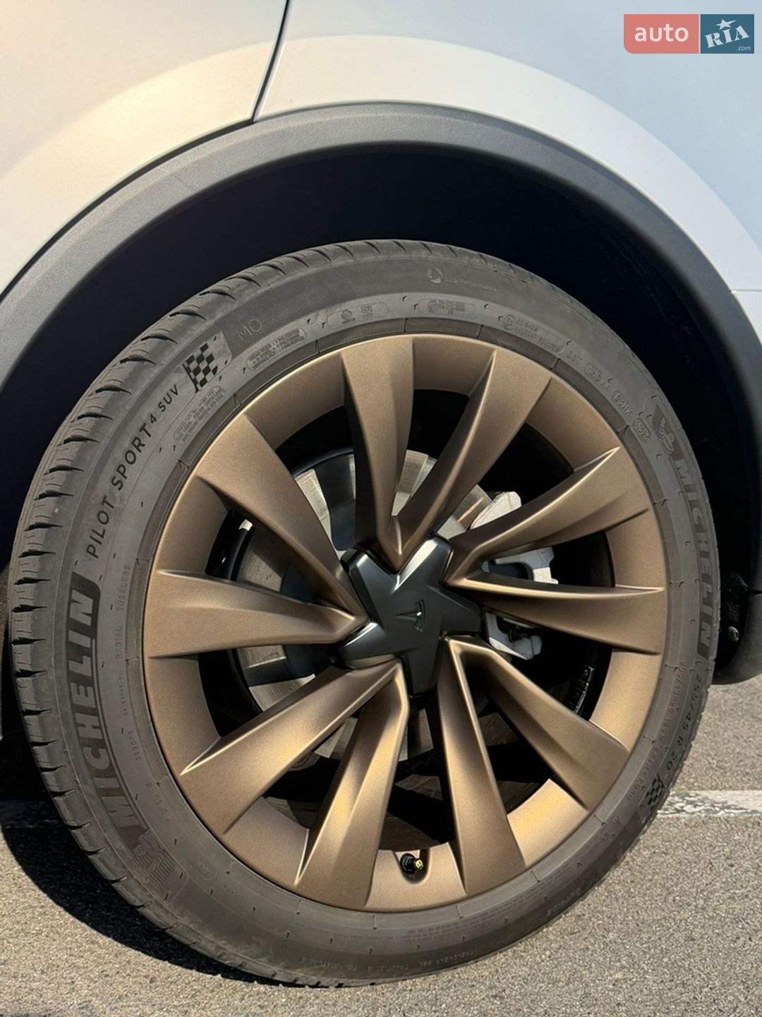 Tesla Model Y 2025 VIN 7SAYGDEE5TA391226 фото оголошення 10 з 18