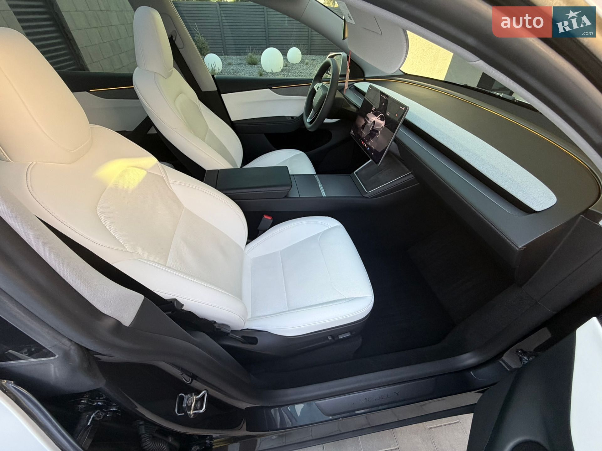 Tesla Model Y 2025 VIN 7SAYGDEE5TA391226 фото оголошення 11 з 18