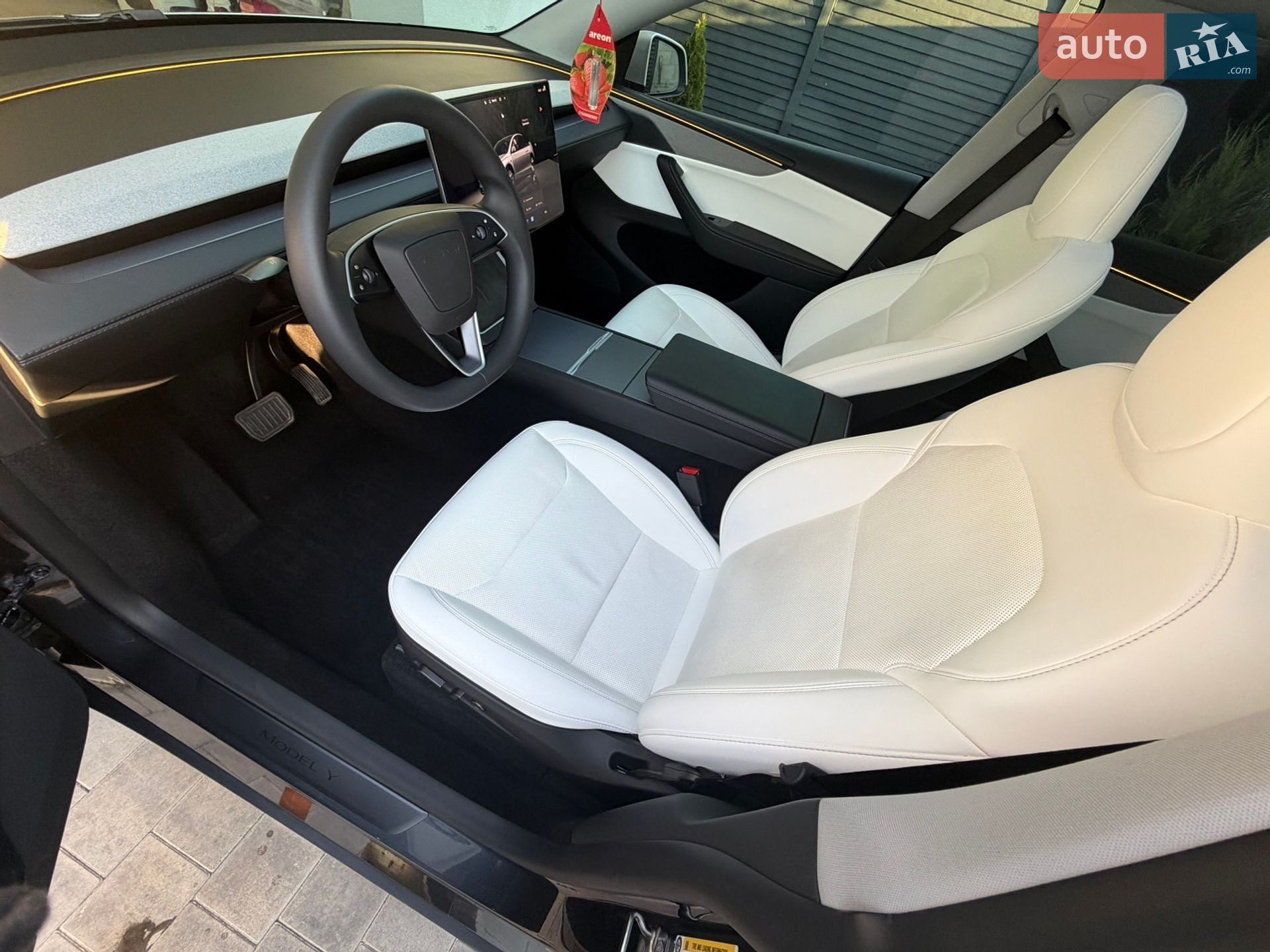Tesla Model Y 2025 VIN 7SAYGDEE5TA391226 фото оголошення 12 з 18