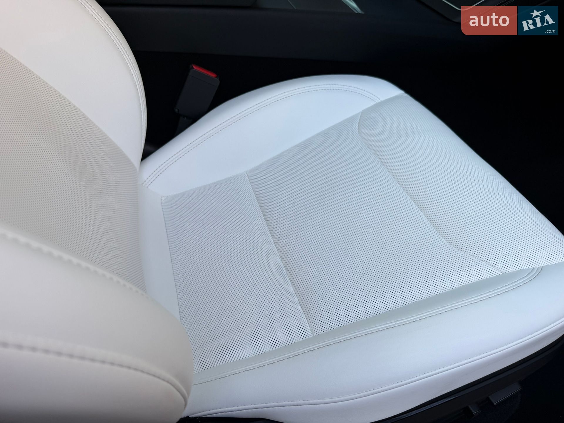 Tesla Model Y 2025 VIN 7SAYGDEE5TA391226 фото оголошення 13 з 18