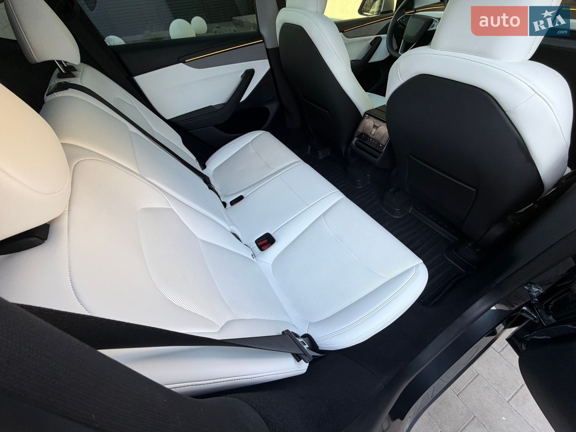 Tesla Model Y 2025 VIN 7SAYGDEE5TA391226 фото оголошення 14 з 18