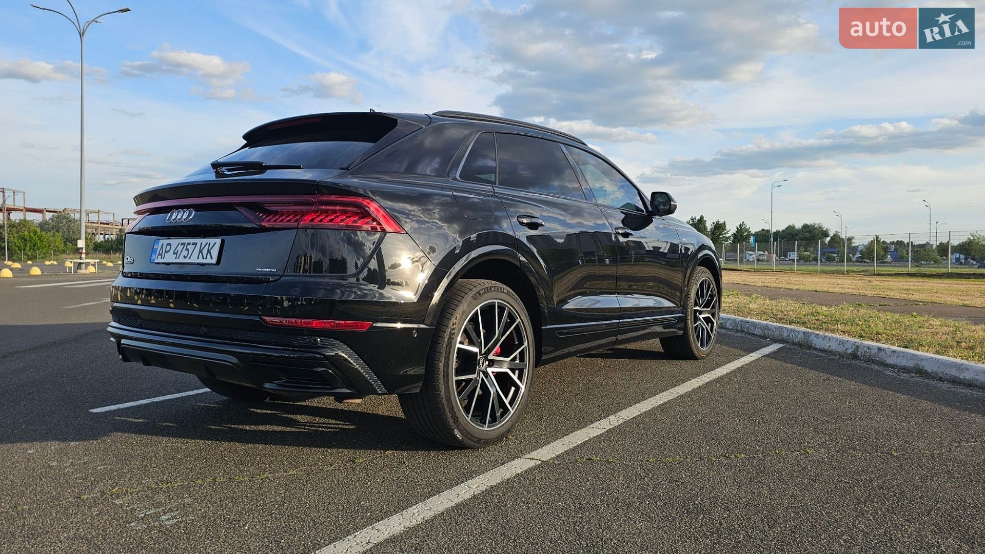 Audi Q8 2022 VIN WA1FVBF18ND021339 фото оголошення 10 з 25