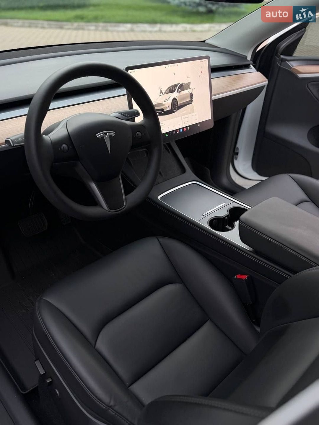 Tesla Model Y 2024 VIN 7SAYGDEE4RA260247 фото оголошення 9 з 12