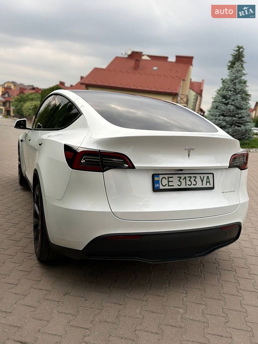 Tesla Model Y 2024 VIN 7SAYGDEE4RA260247 фото оголошення 2 з 12