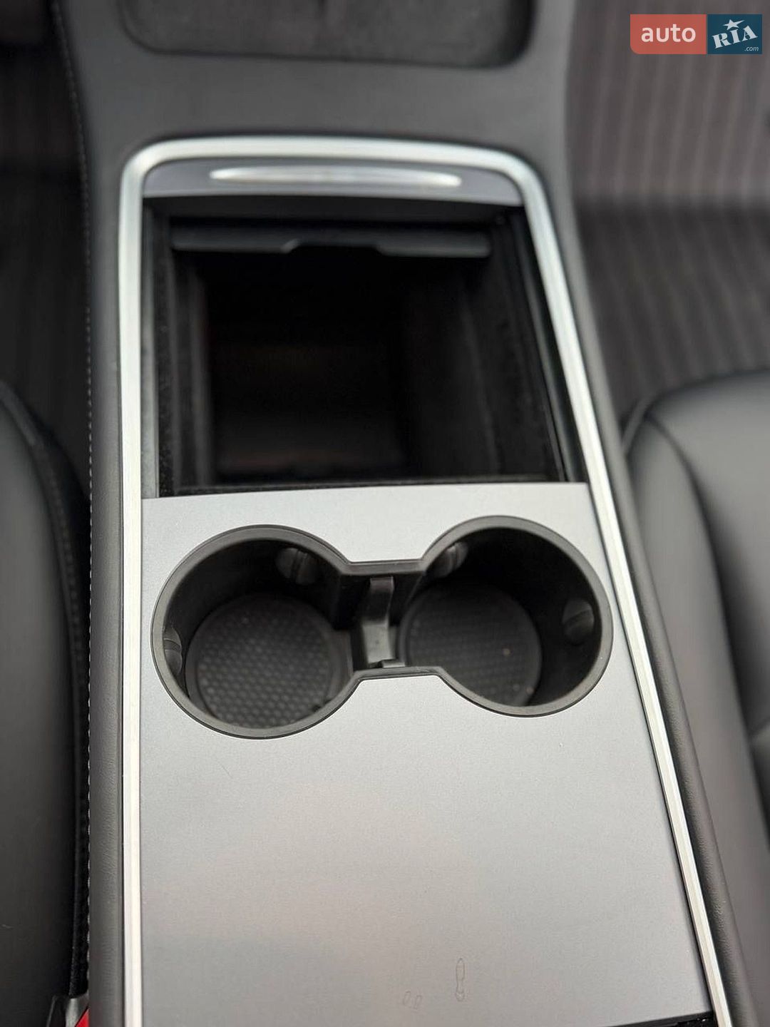 Tesla Model Y 2024 VIN 7SAYGDEE4RA260247 фото оголошення 10 з 12