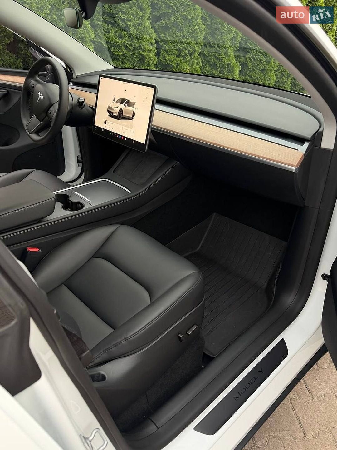 Tesla Model Y 2024 VIN 7SAYGDEE4RA260247 фото оголошення 12 з 12