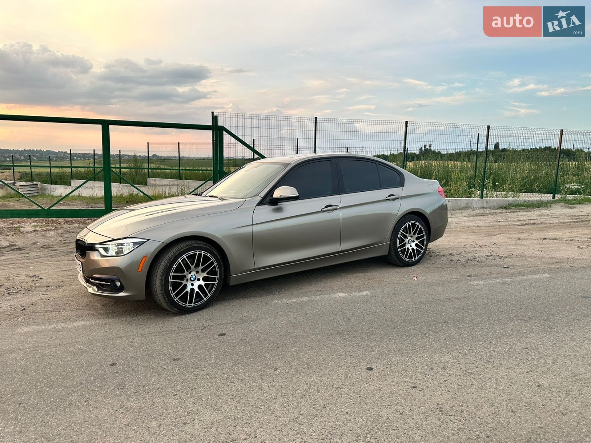 BMW 3 Series 2017 VIN WBA8D9G5XJNU67070 фото оголошення 2 з 26