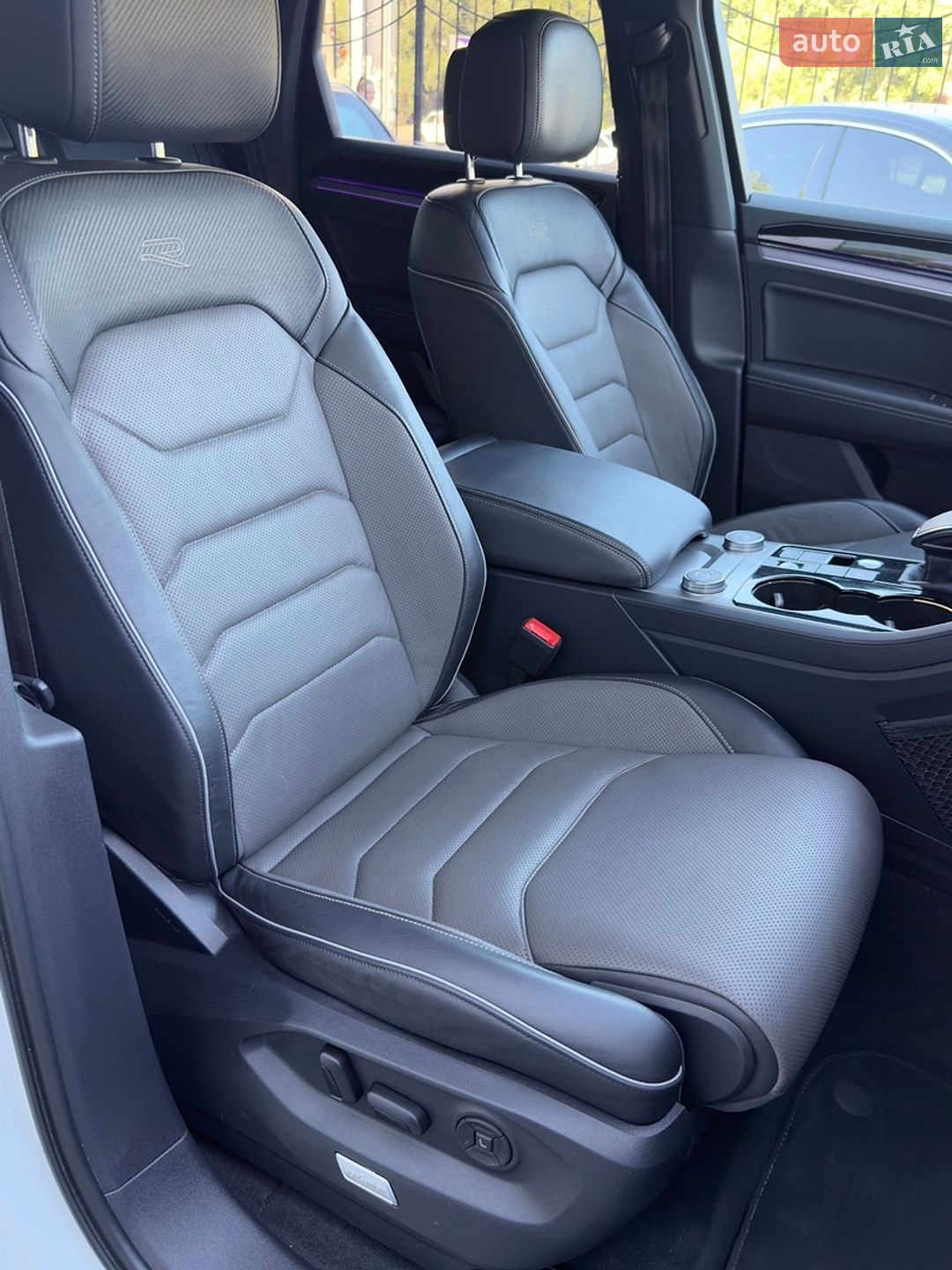 Volkswagen Touareg 2021 VIN WVGZZZCRZND003498 фото оголошення 12 з 25