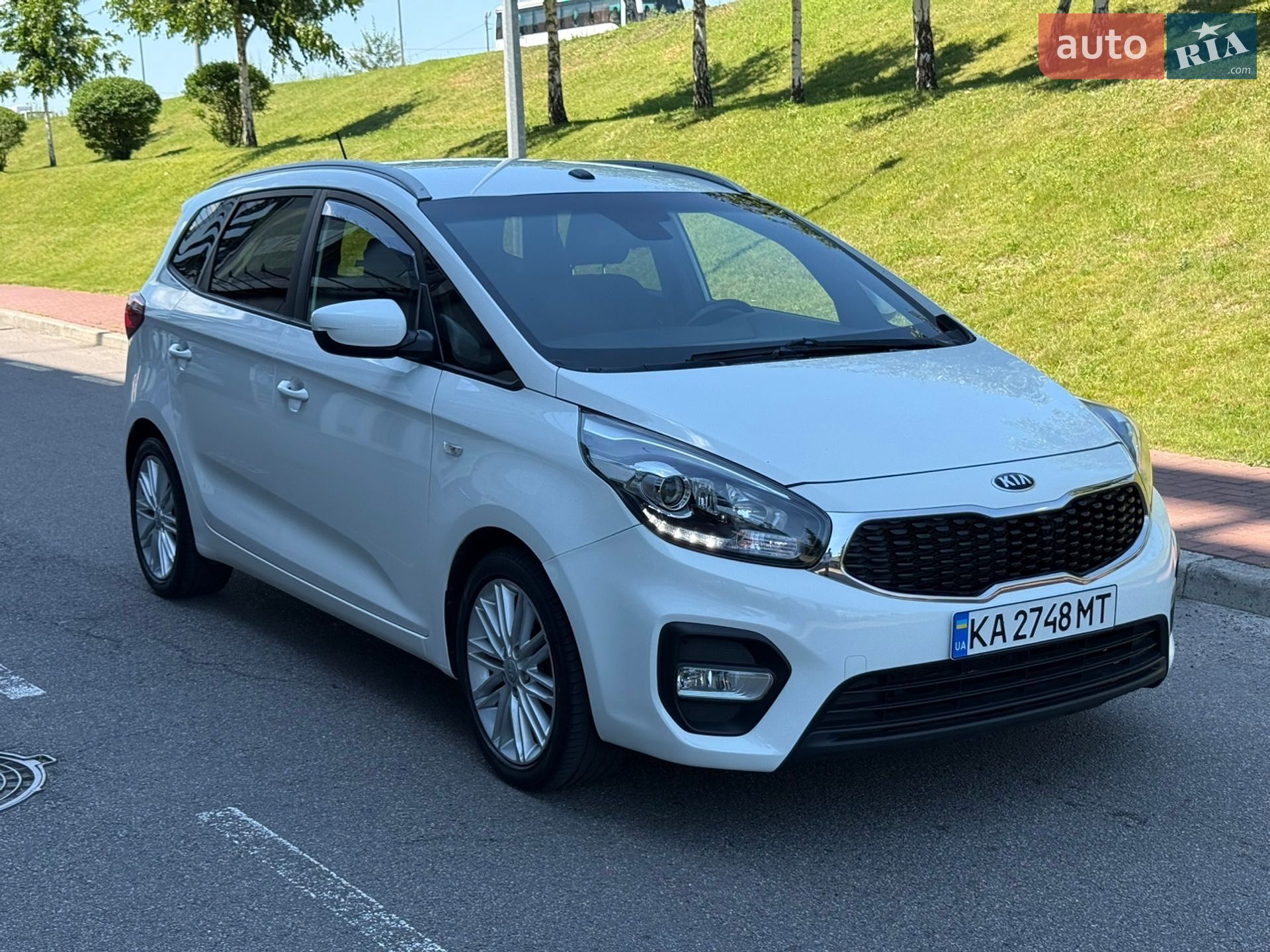 Kia Carens 2017 VIN KNAHU815AJ7195136 фото оголошення 2 з 23