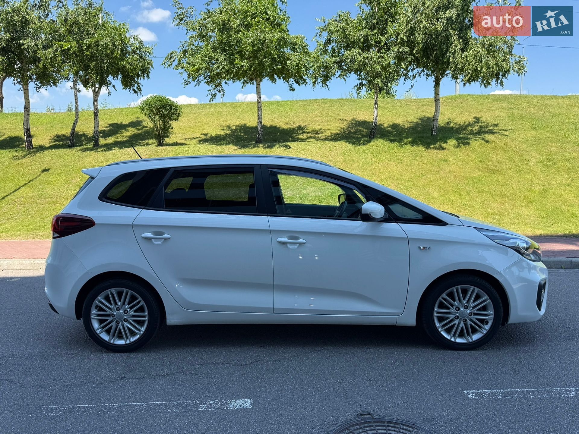 Kia Carens 2017 VIN KNAHU815AJ7195136 фото оголошення 6 з 23
