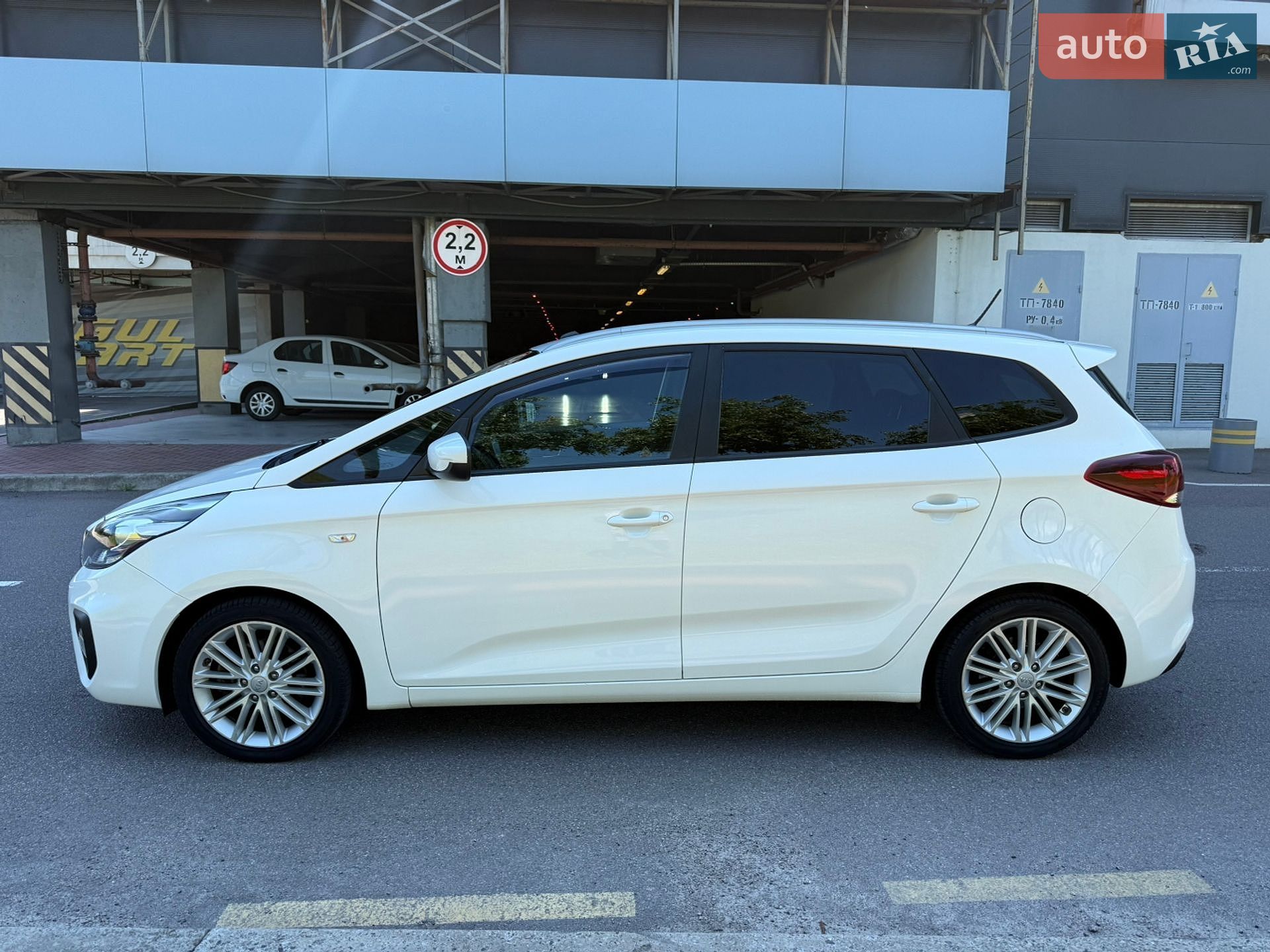 Kia Carens 2017 VIN KNAHU815AJ7195136 фото оголошення 10 з 23
