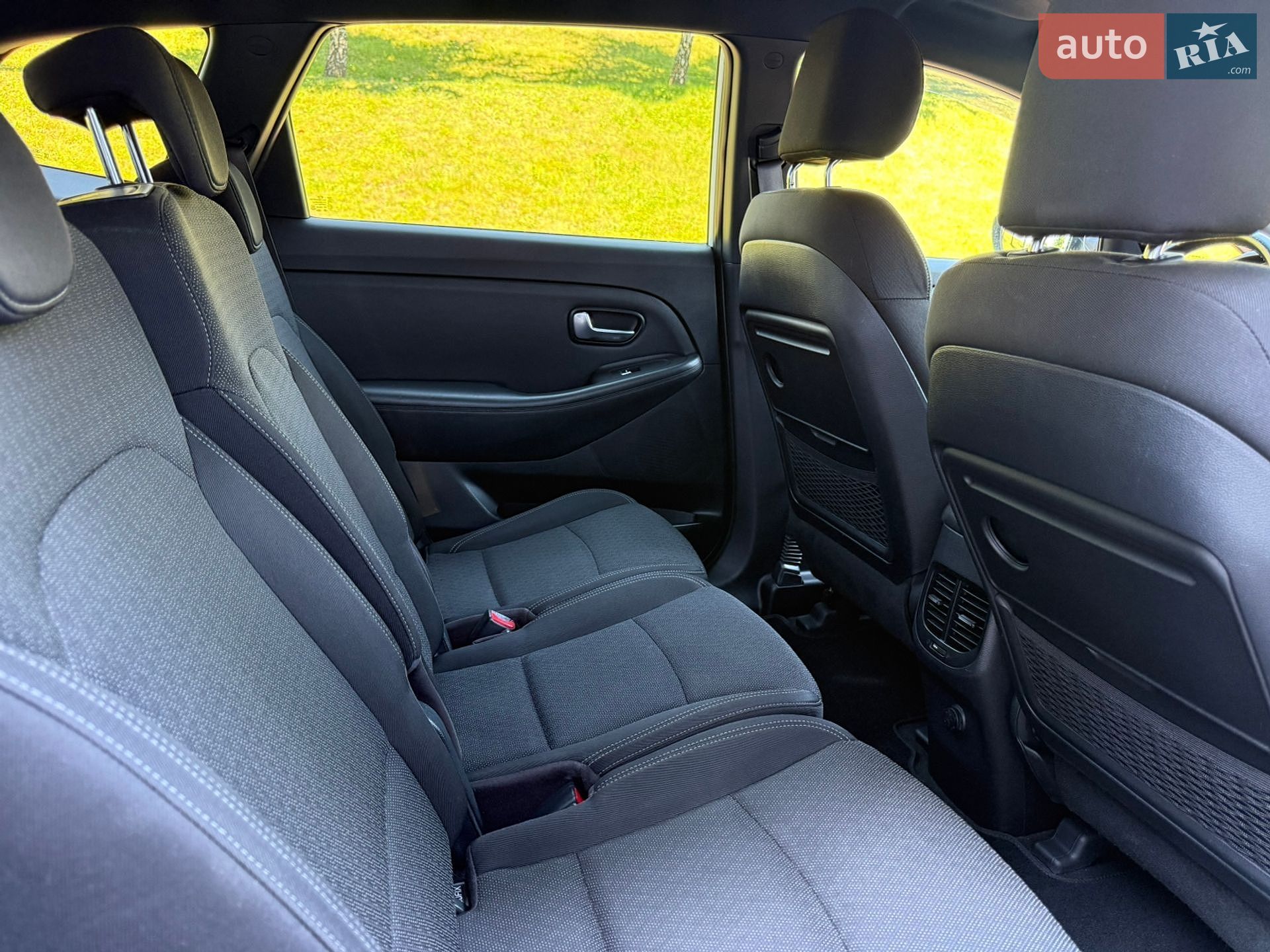 Kia Carens 2017 VIN KNAHU815AJ7195136 фото оголошення 14 з 23