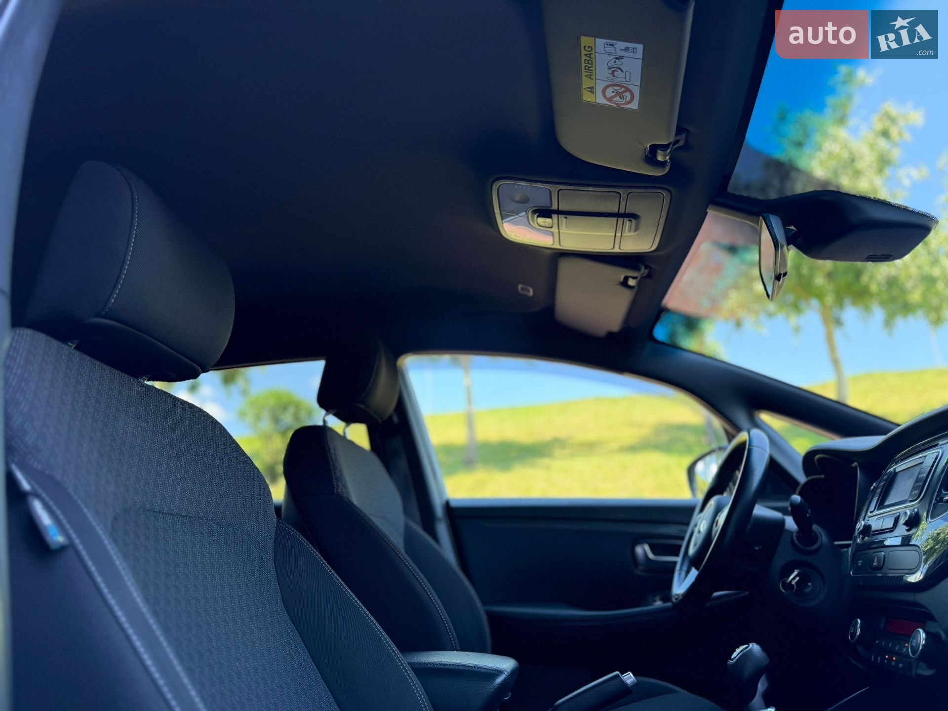 Kia Carens 2017 VIN KNAHU815AJ7195136 фото оголошення 16 з 23