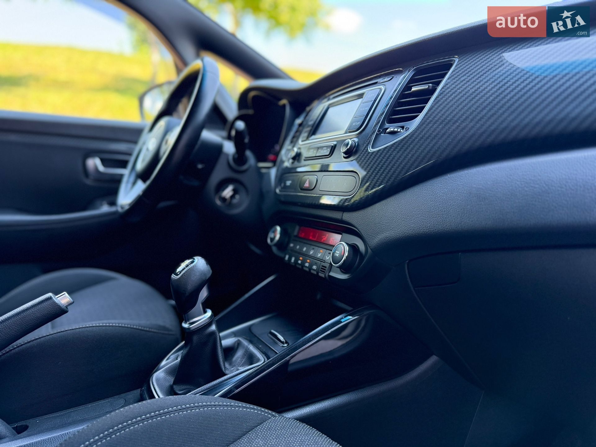 Kia Carens 2017 VIN KNAHU815AJ7195136 фото оголошення 17 з 23