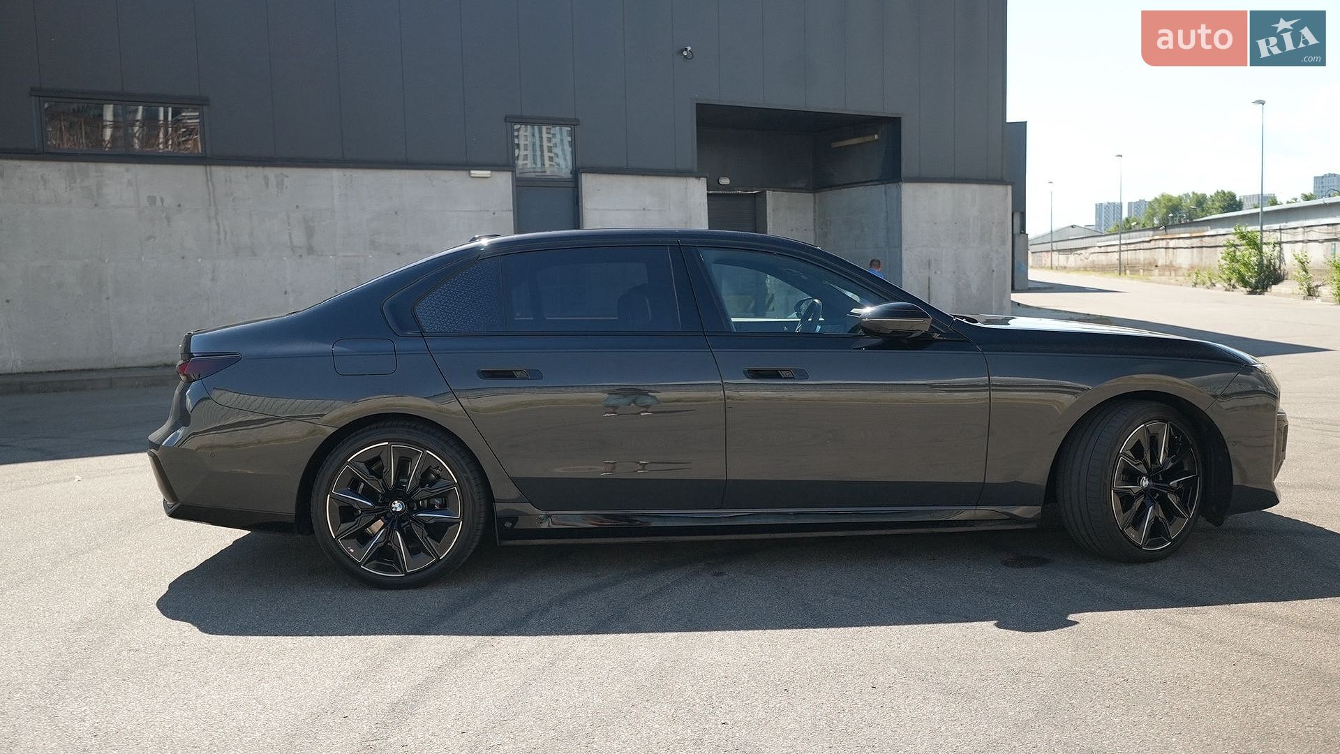 BMW I7 2023 VIN WBY51EJ010CM34424 фото оголошення 2 з 44