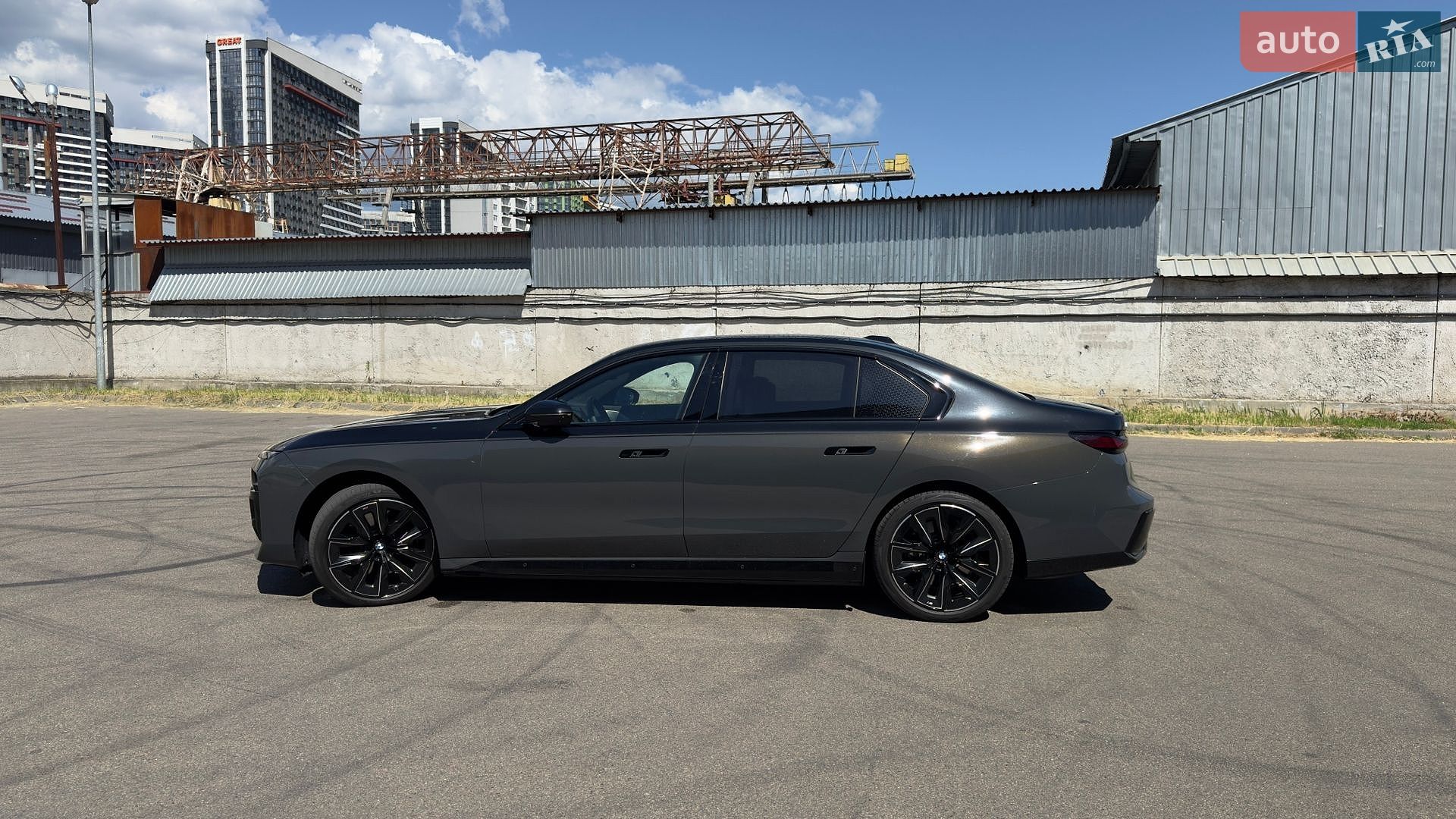 BMW I7 2023 VIN WBY51EJ010CM34424 фото оголошення 3 з 44