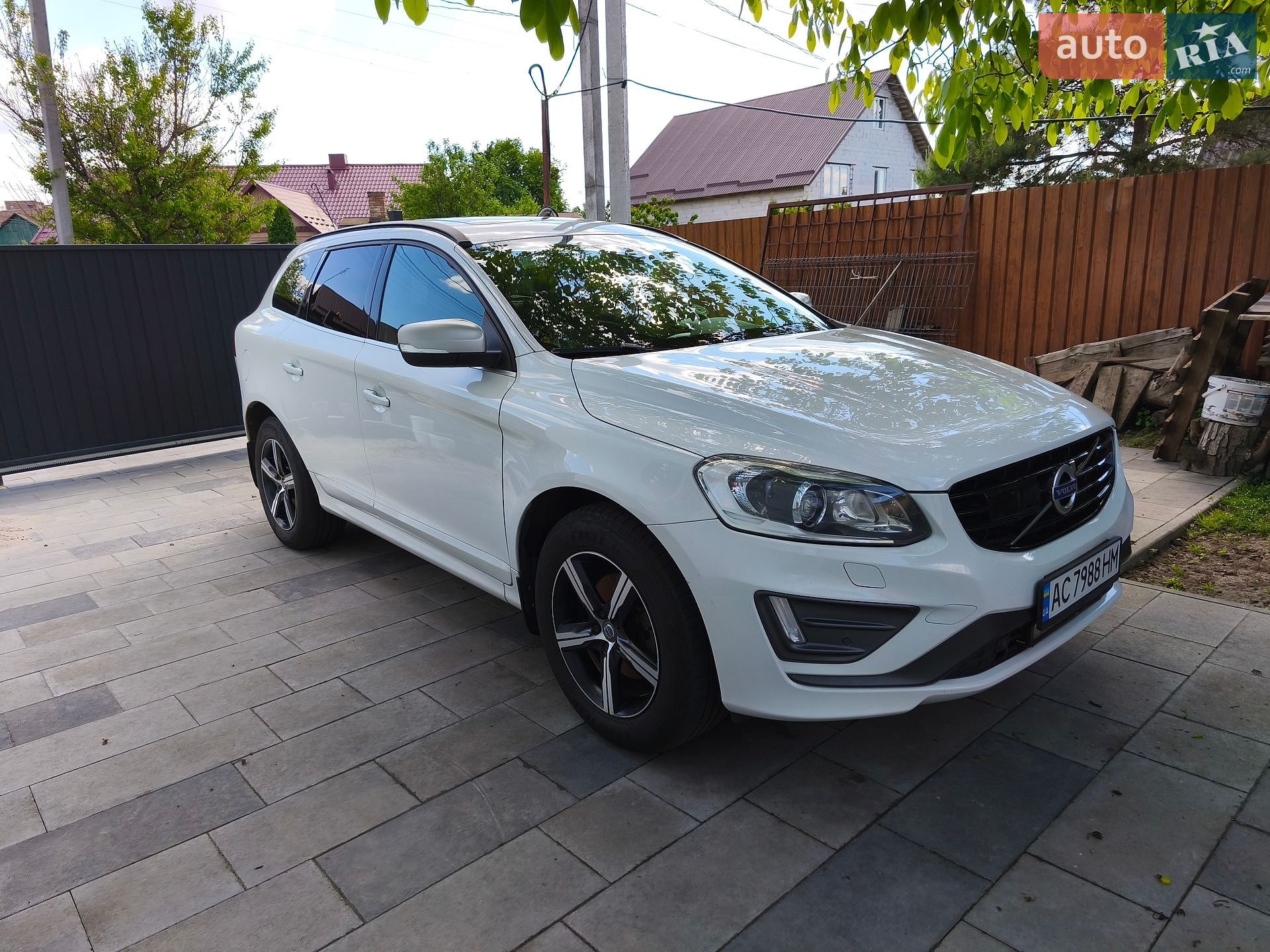 Volvo XC60 2017 VIN YV1DZA5C6H2193471 фото оголошення 2 з 17