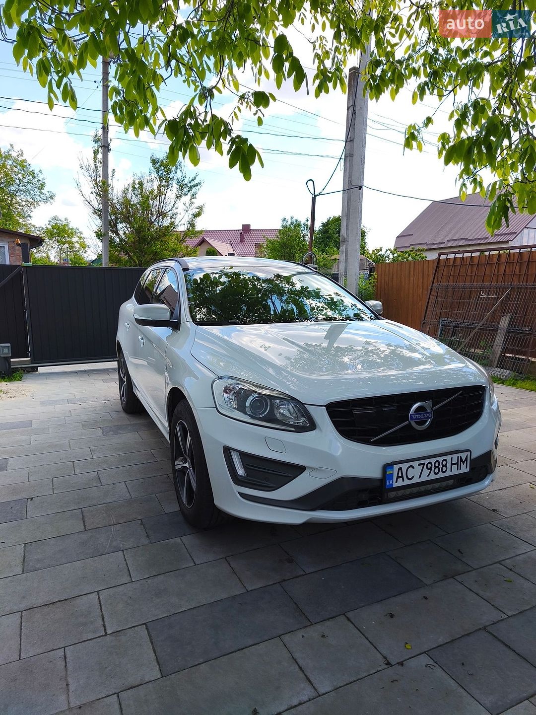 Volvo XC60 2017 VIN YV1DZA5C6H2193471 фото оголошення 3 з 17