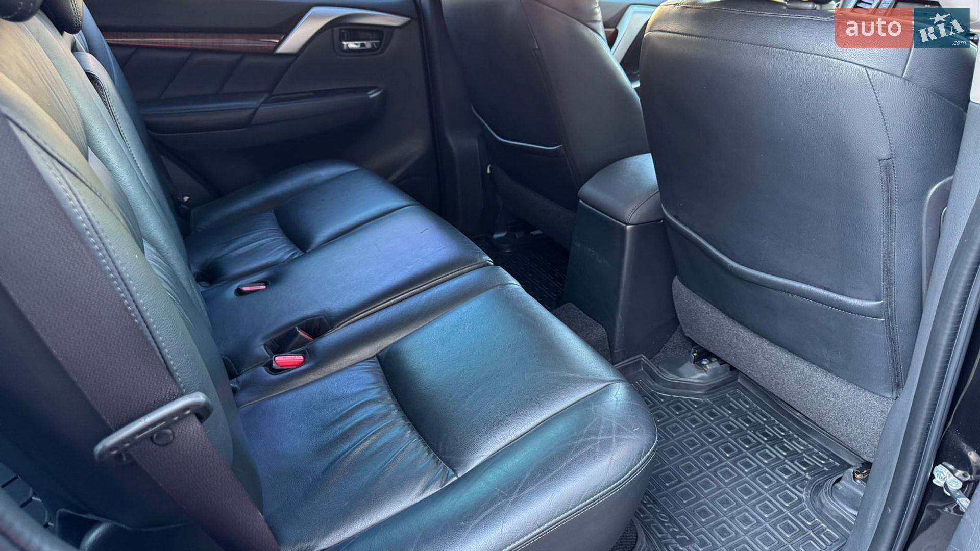Mitsubishi Pajero Sport 2016 VIN MMCGUKS10GHZ00953 фото оголошення 7 з 18