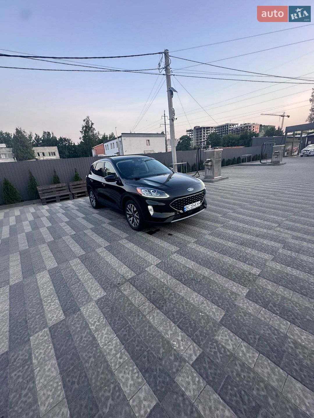 Ford Escape 2020 VIN 1FMCU9J98LUB15232 фото оголошення 3 з 14