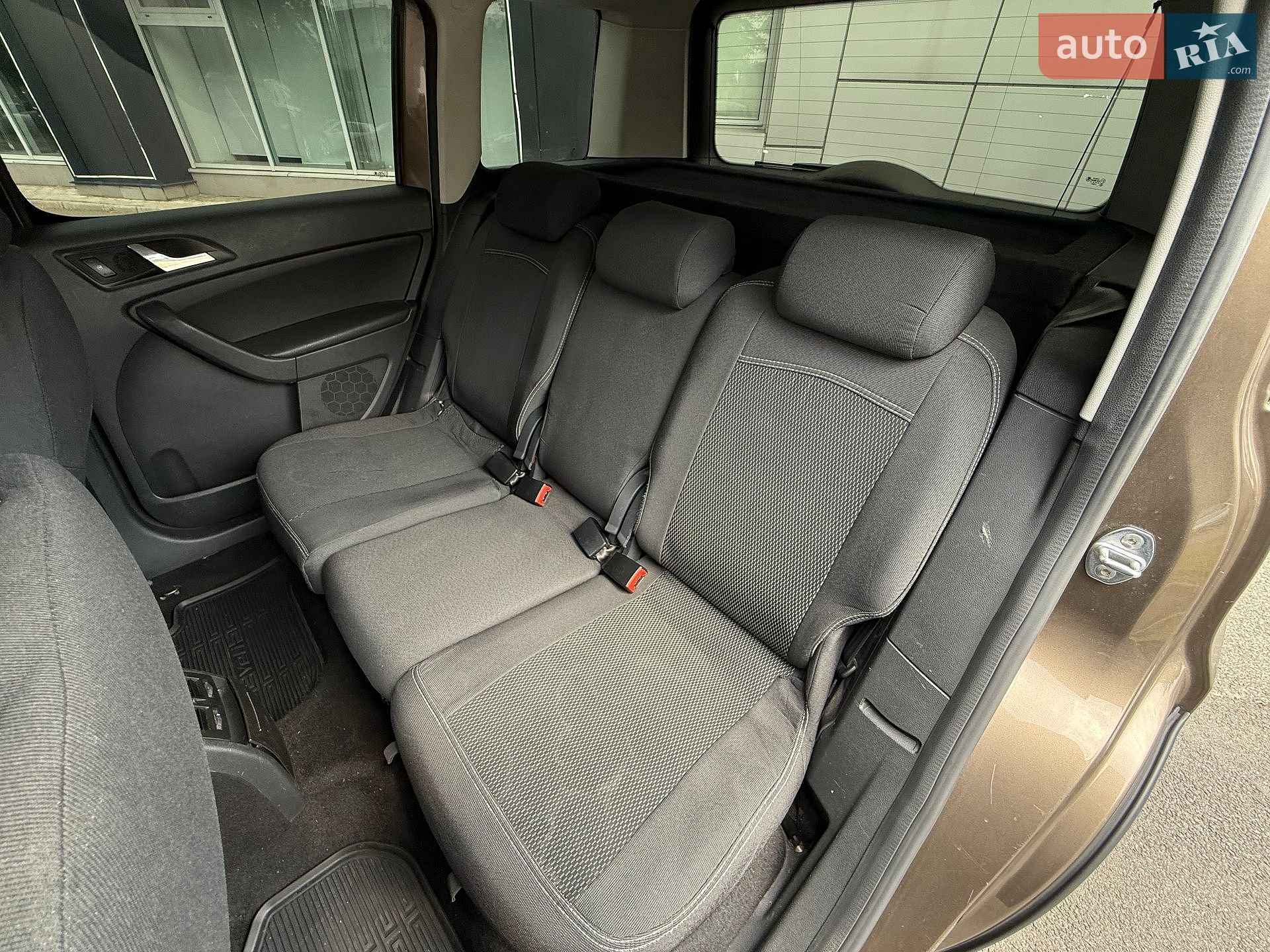 Skoda Yeti 2012 VIN TMBLD25L7CB700249 фото оголошення 18 з 28