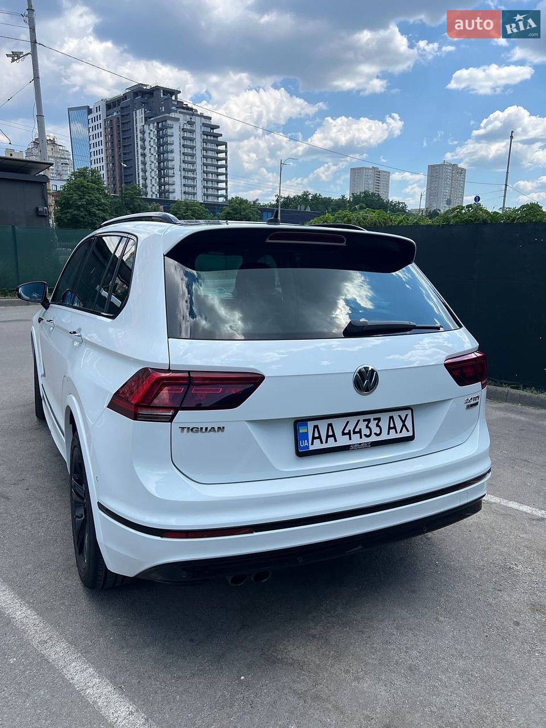 Volkswagen Tiguan 2017 VIN WVGZZZ5NZHW399240 фото оголошення 2 з 17