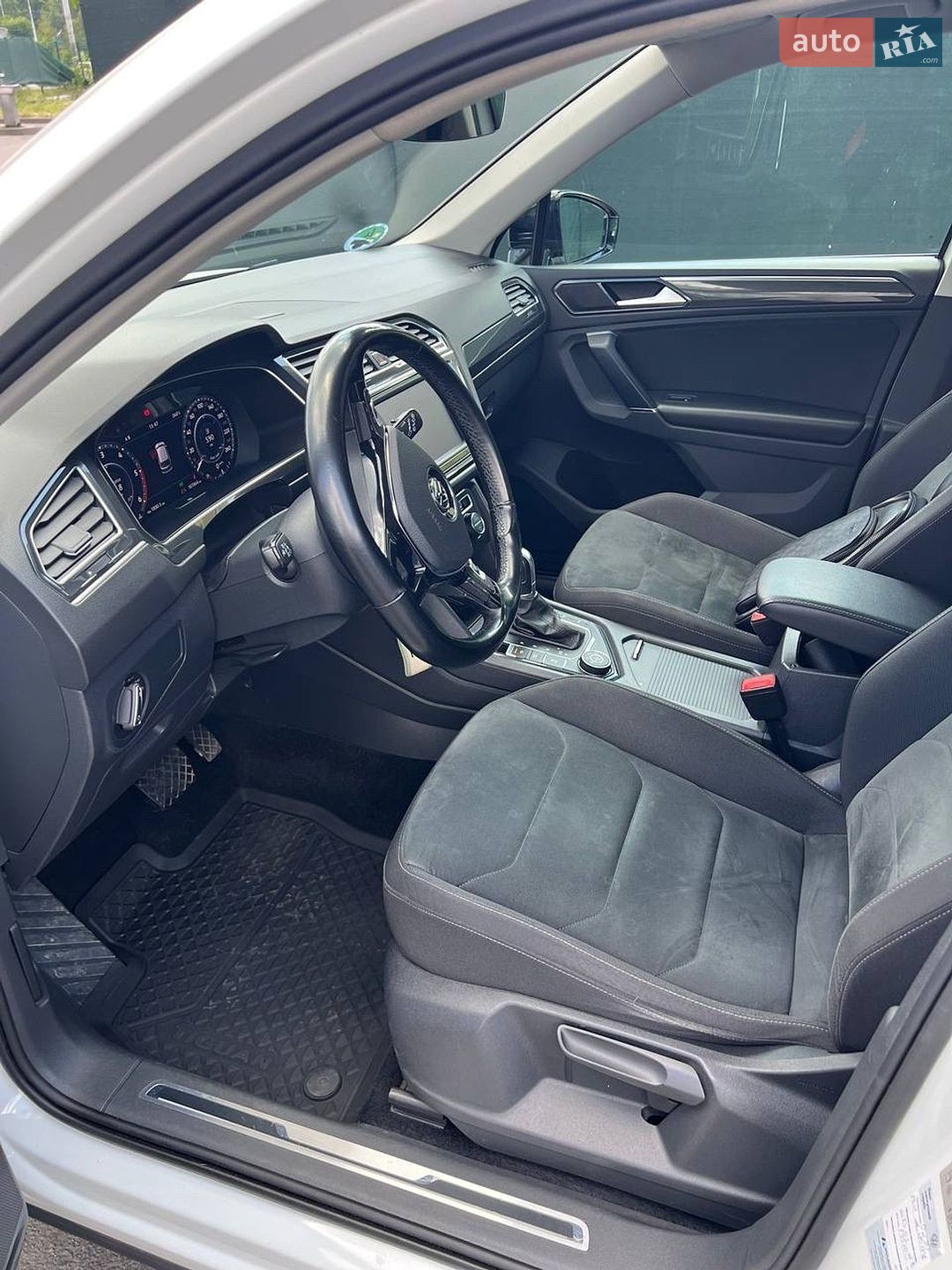 Volkswagen Tiguan 2017 VIN WVGZZZ5NZHW399240 фото оголошення 9 з 17