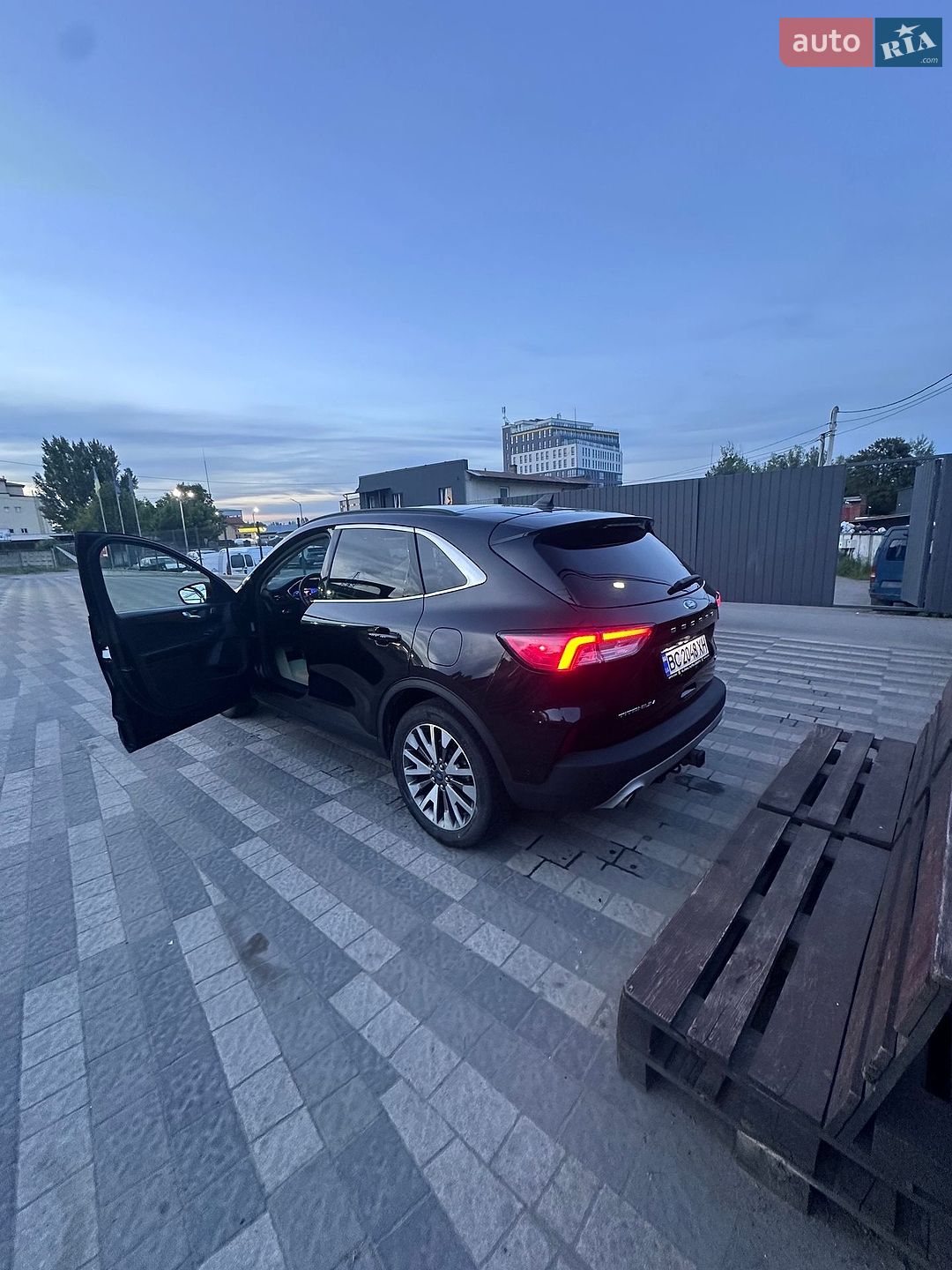 Ford Escape 2020 VIN 1FMCU9J98LUB15232 фото оголошення 10 з 14