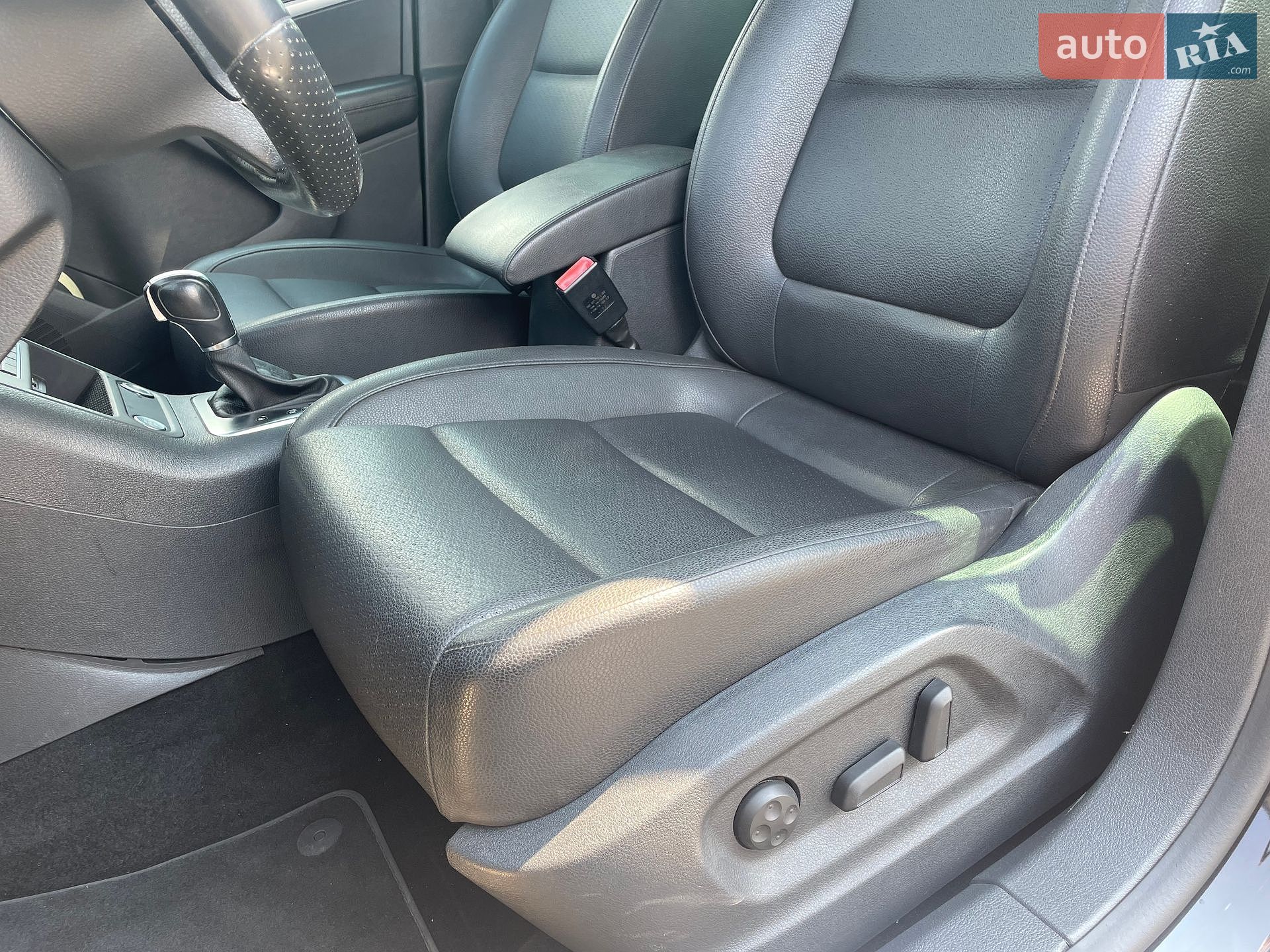 Volkswagen Tiguan 2016 VIN WVGAV7AX7GW089661 фото оголошення 11 з 22