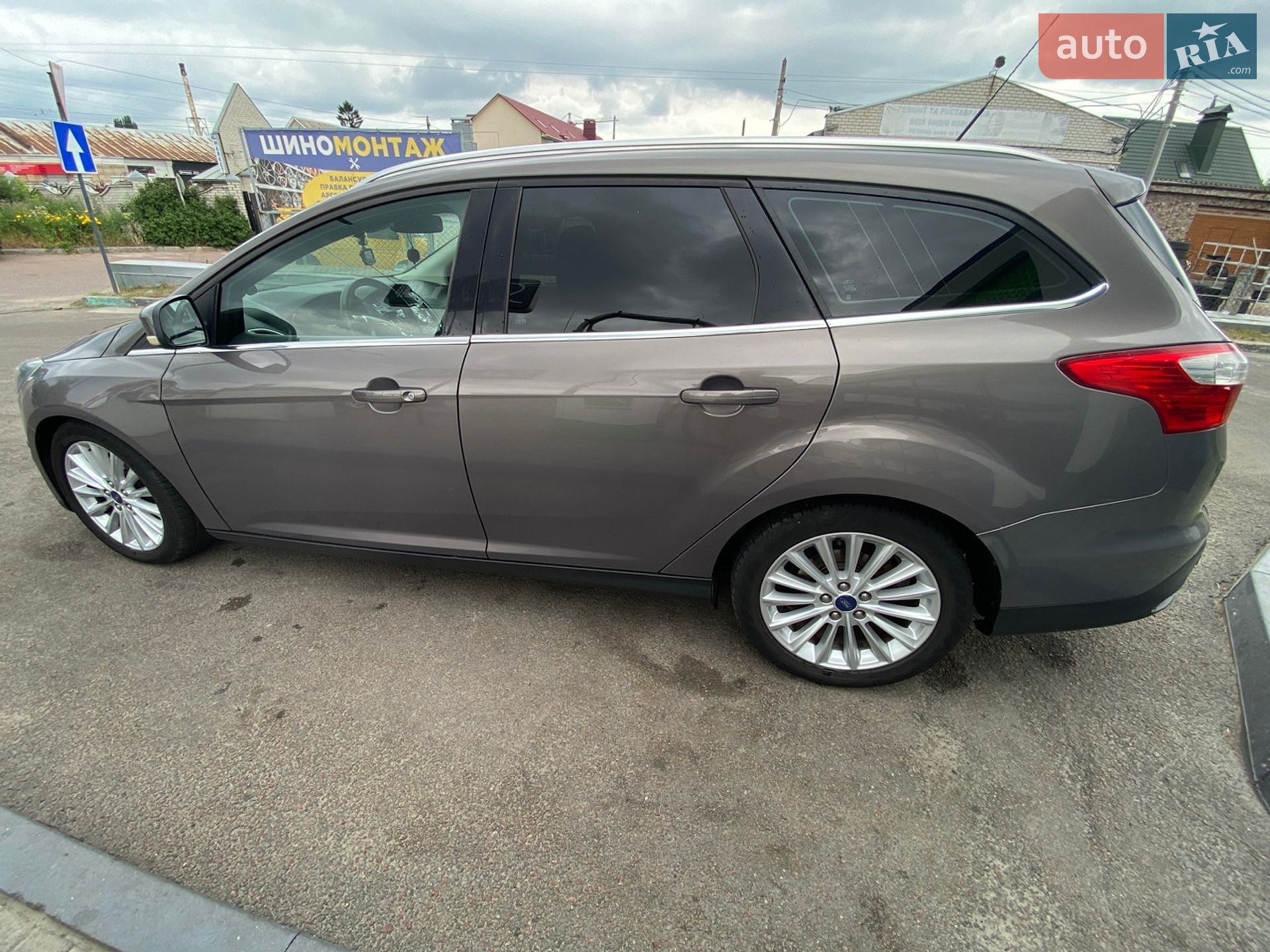 Ford Focus 2013 VIN WF0LXXGCBLDU83532 фото оголошення 6 з 19