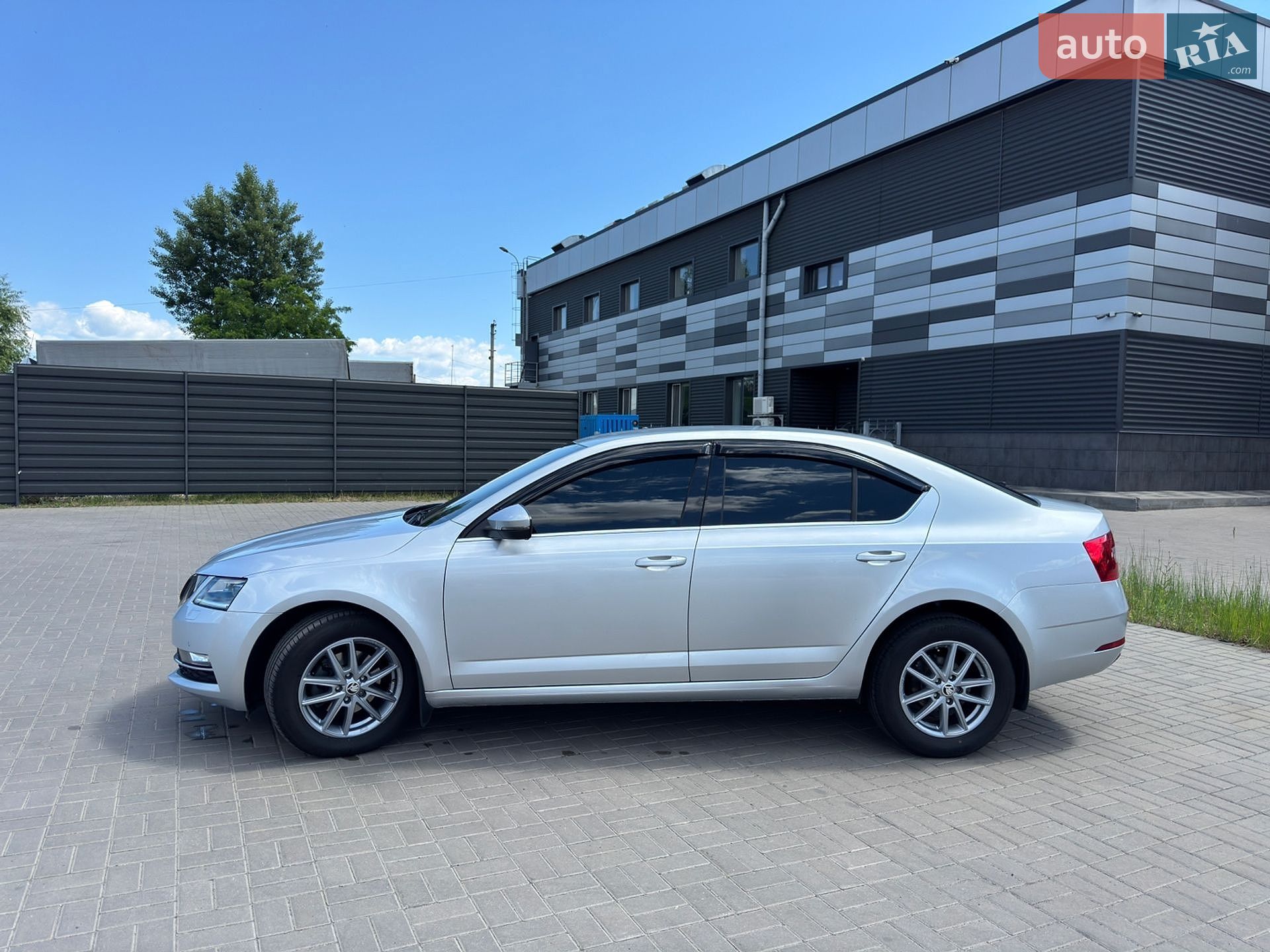Skoda Octavia 2017 VIN TMBAJ7NE1J0233238 фото оголошення 23 з 26