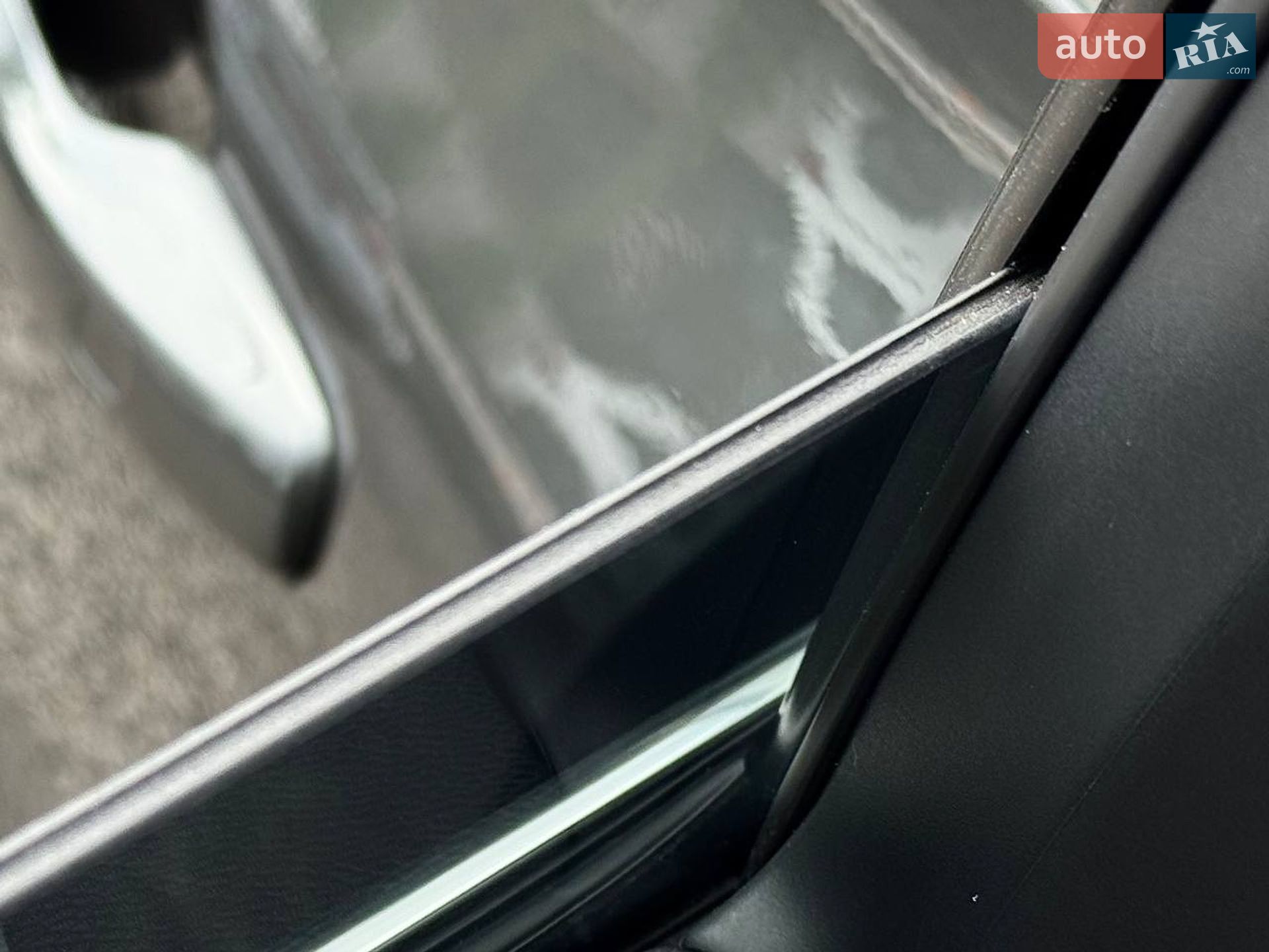 Volvo XC60 2018 VIN YV1UZ68UCJ1081133 фото оголошення 19 з 52