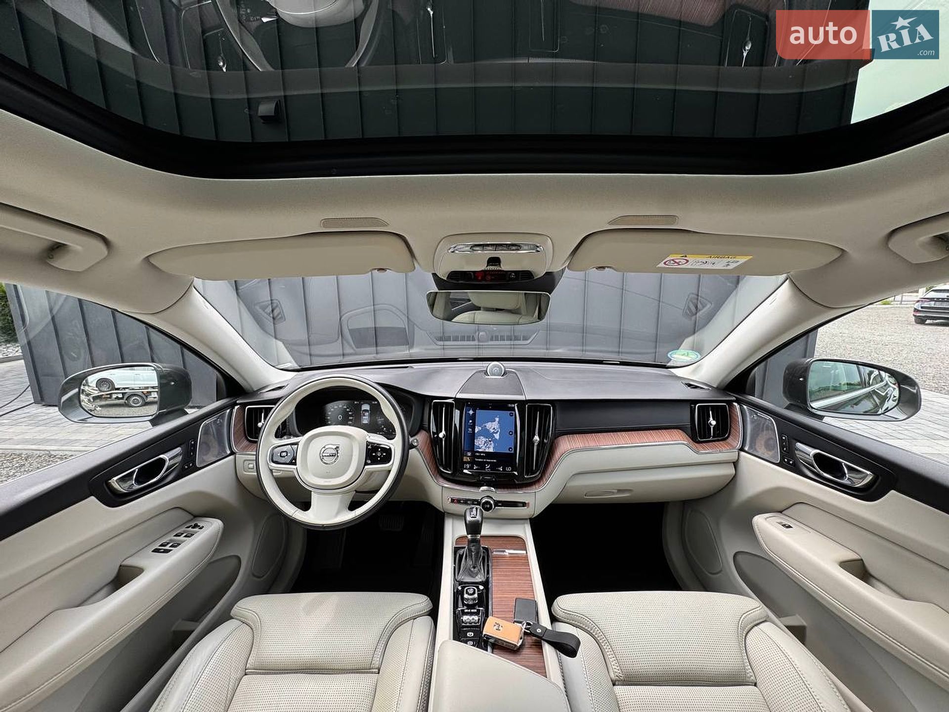 Volvo XC60 2018 VIN YV1UZ68UCJ1081133 фото оголошення 24 з 52