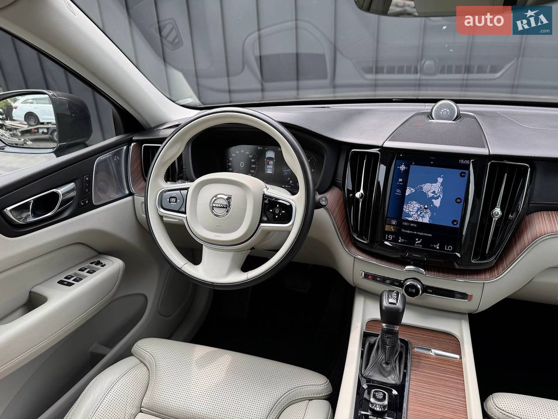 Volvo XC60 2018 VIN YV1UZ68UCJ1081133 фото оголошення 25 з 52