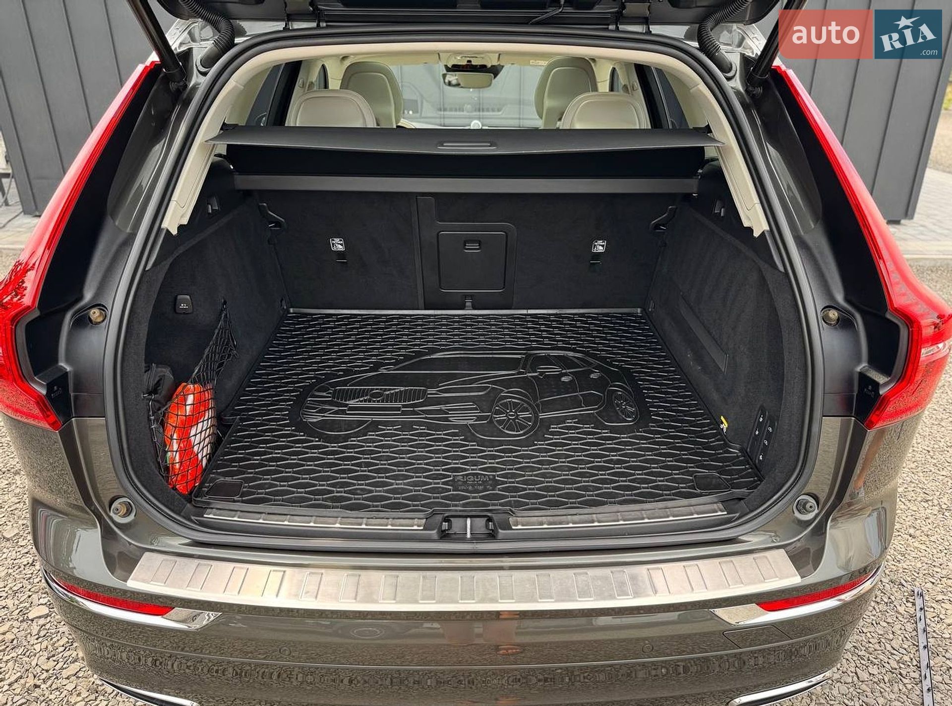 Volvo XC60 2018 VIN YV1UZ68UCJ1081133 фото оголошення 46 з 52