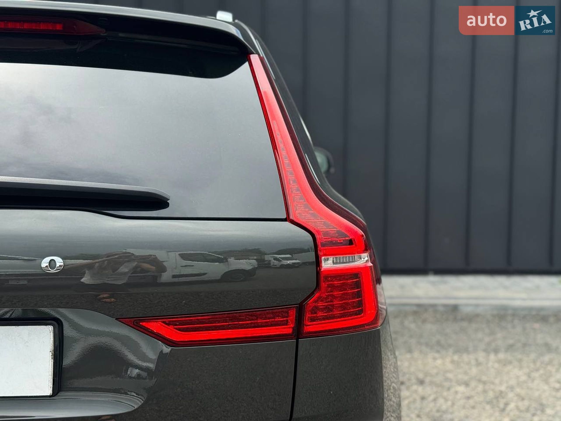 Volvo XC60 2018 VIN YV1UZ68UCJ1081133 фото оголошення 10 з 52