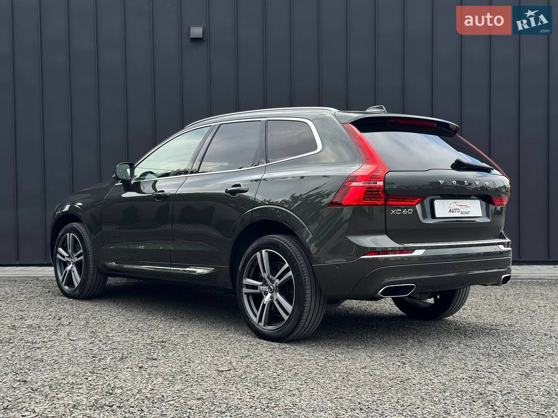 Volvo XC60 2018 VIN YV1UZ68UCJ1081133 фото оголошення 7 з 52