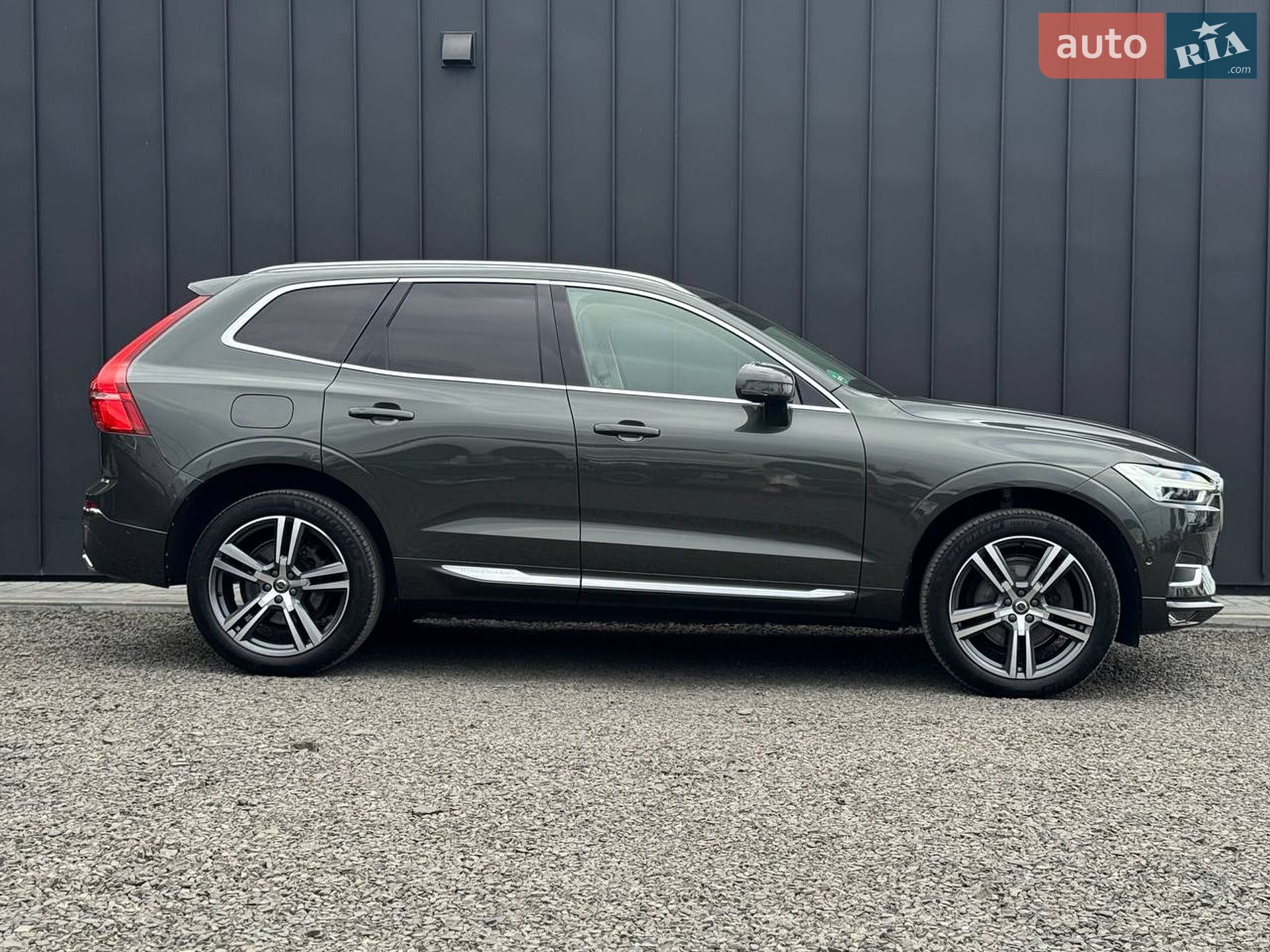 Volvo XC60 2018 VIN YV1UZ68UCJ1081133 фото оголошення 4 з 52