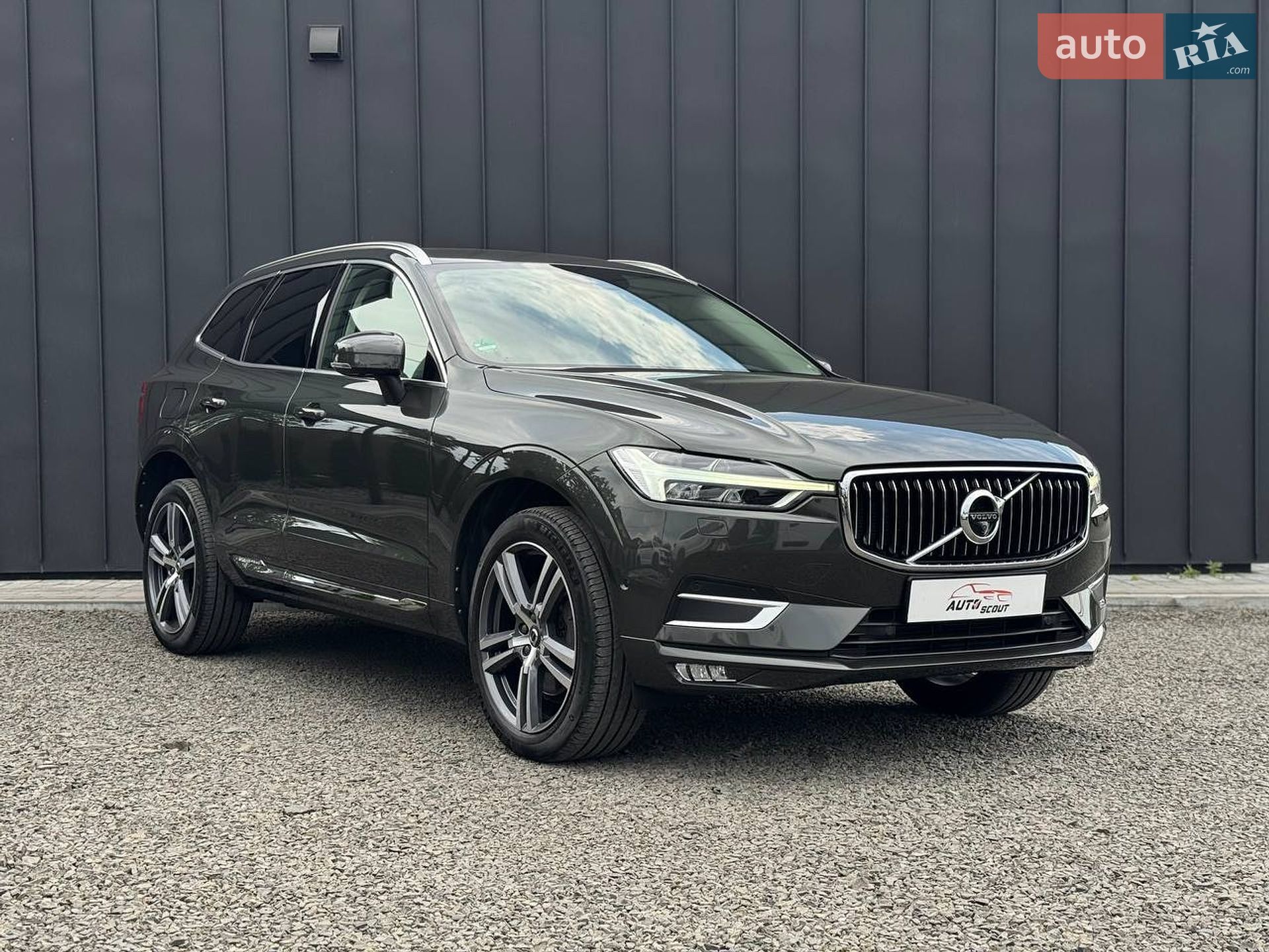 Volvo XC60 2018 VIN YV1UZ68UCJ1081133 фото оголошення 3 з 52