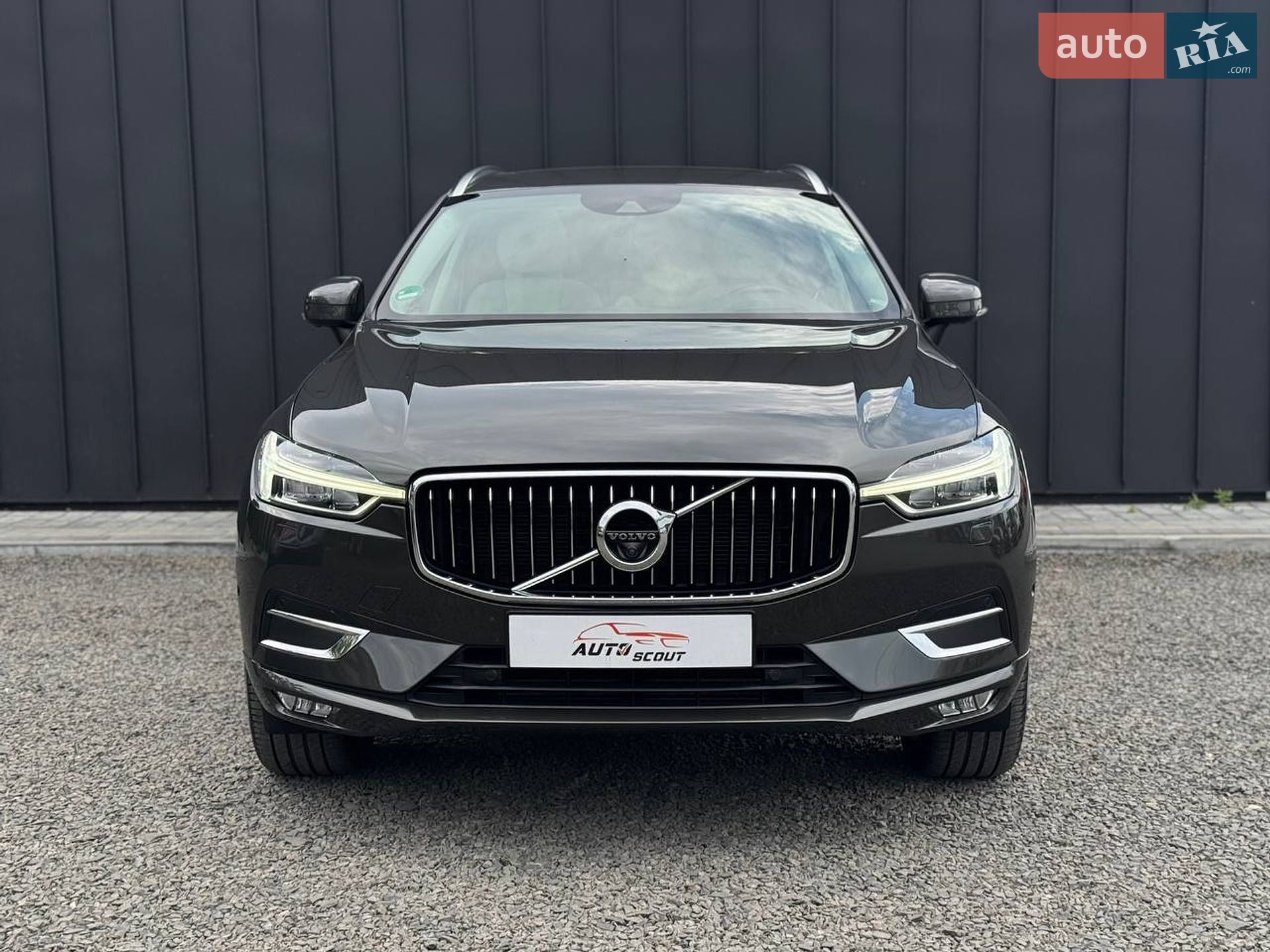 Volvo XC60 2018 VIN YV1UZ68UCJ1081133 фото оголошення 2 з 52