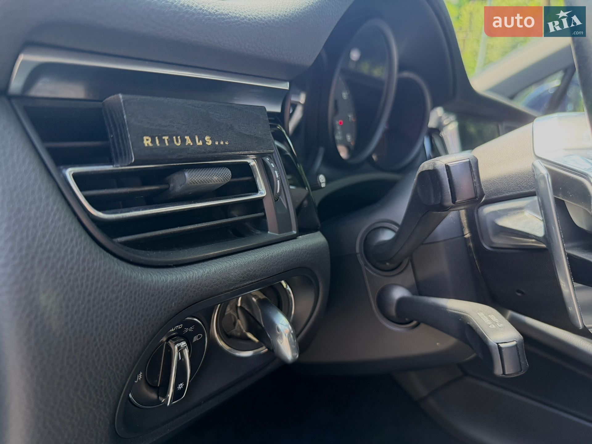Porsche Macan 2019 VIN WP1AB2A5XLLB34438 фото оголошення 26 з 41