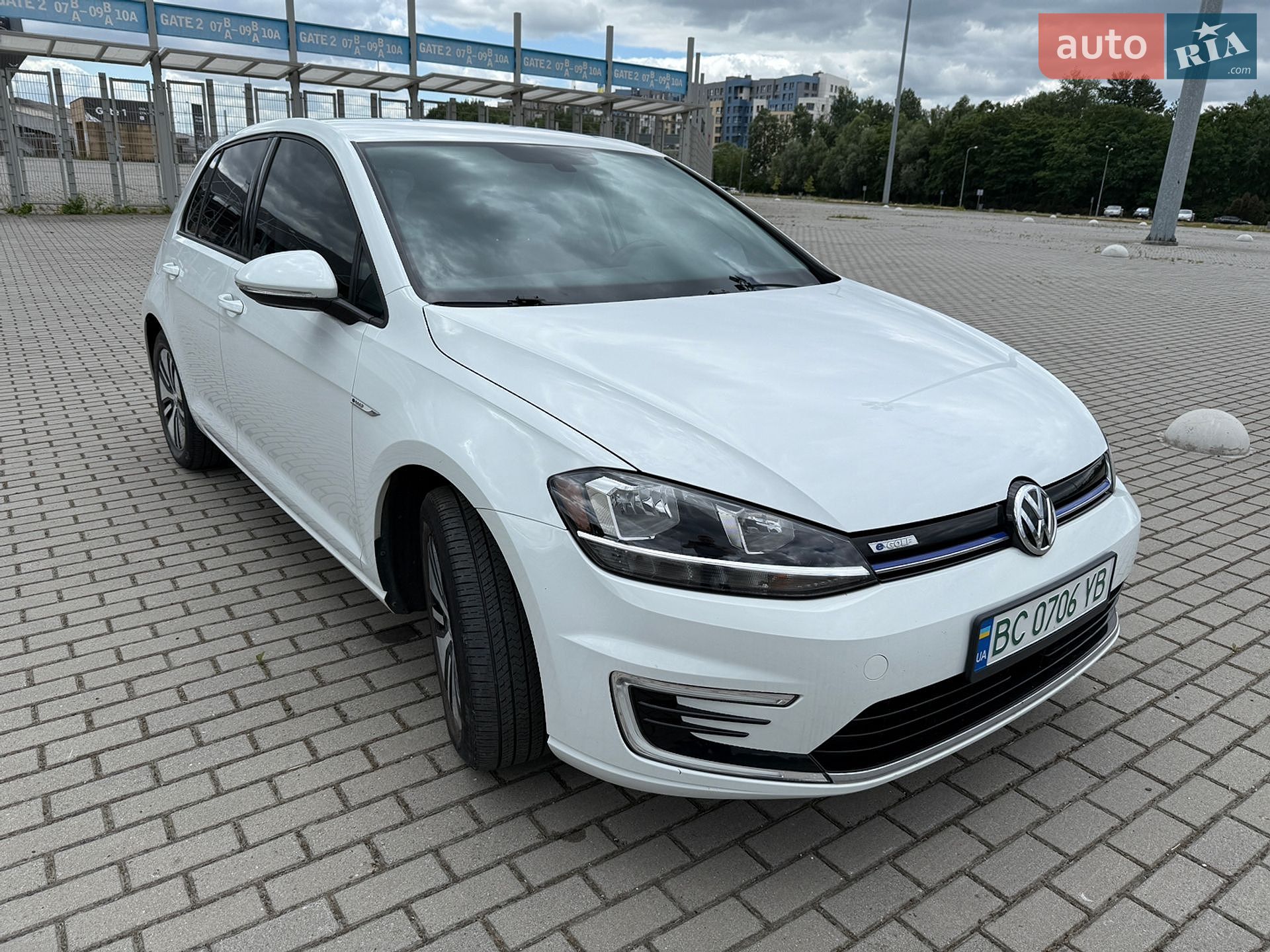 Volkswagen e-Golf 2019 VIN WVWKR7AU4KW919167 фото оголошення 2 з 13