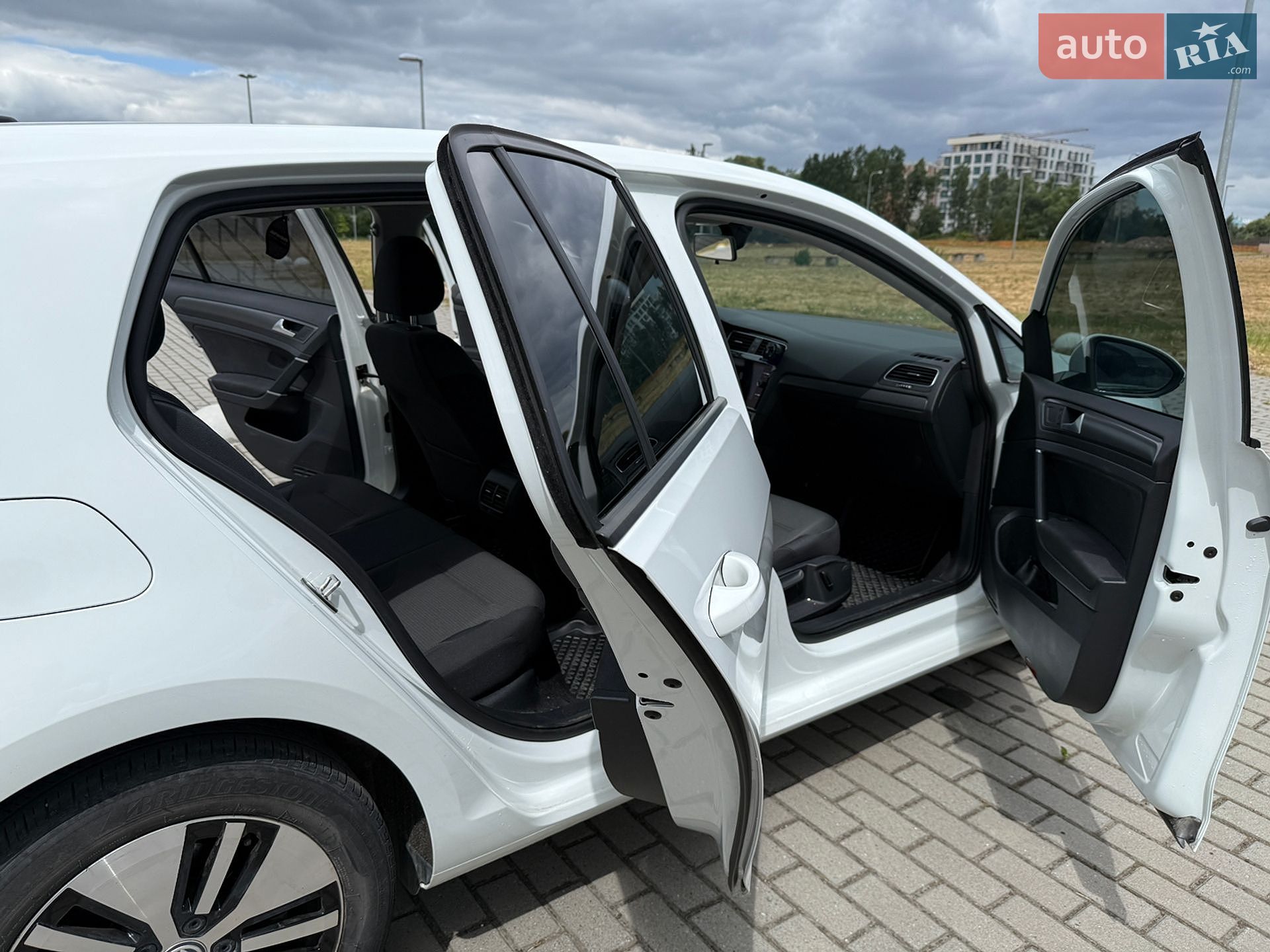 Volkswagen e-Golf 2019 VIN WVWKR7AU4KW919167 фото оголошення 5 з 13