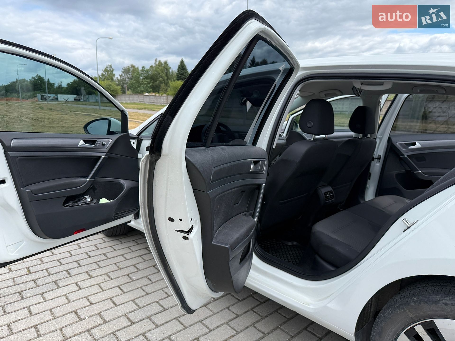 Volkswagen e-Golf 2019 VIN WVWKR7AU4KW919167 фото оголошення 6 з 13
