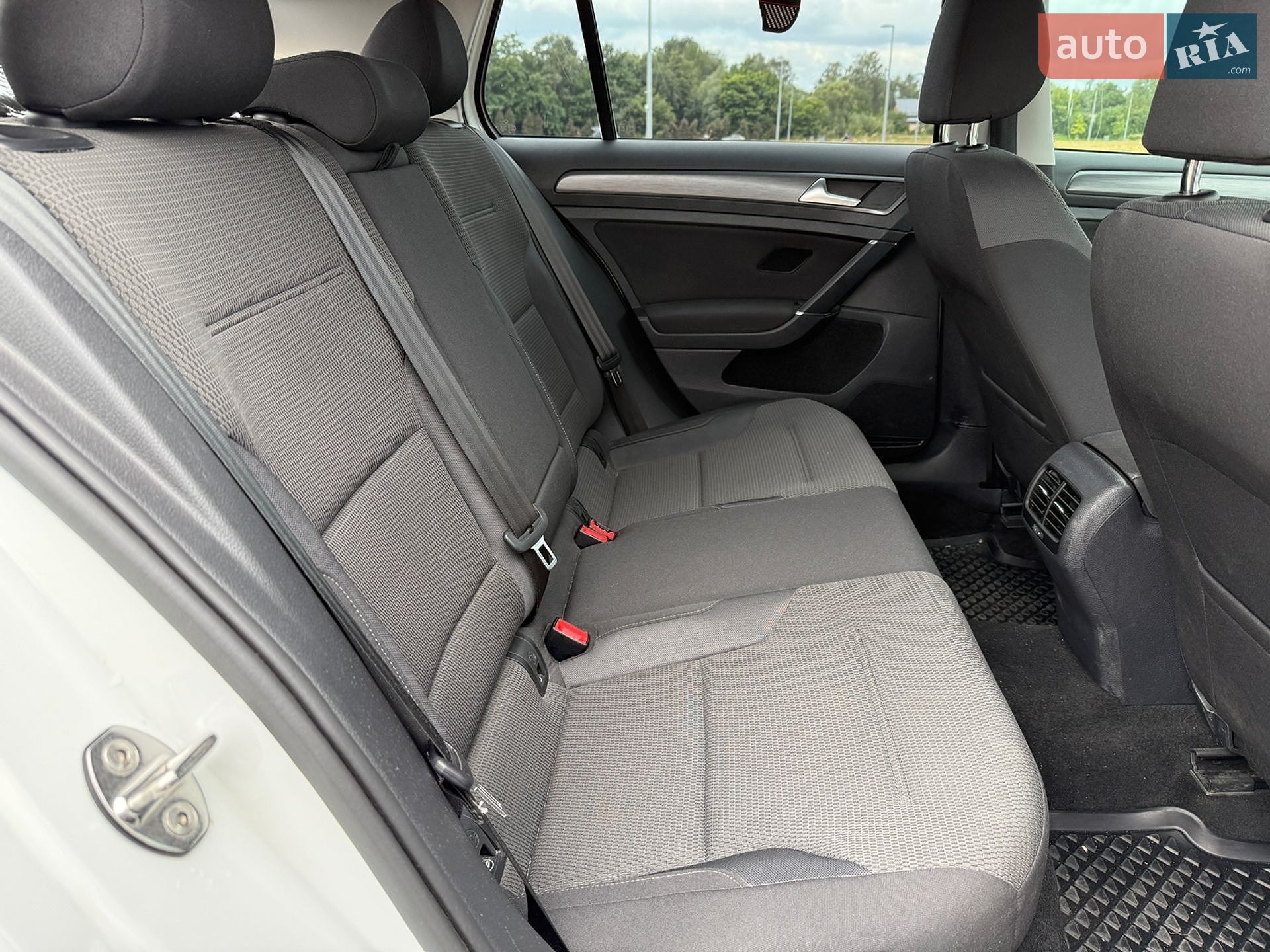 Volkswagen e-Golf 2019 VIN WVWKR7AU4KW919167 фото оголошення 8 з 13